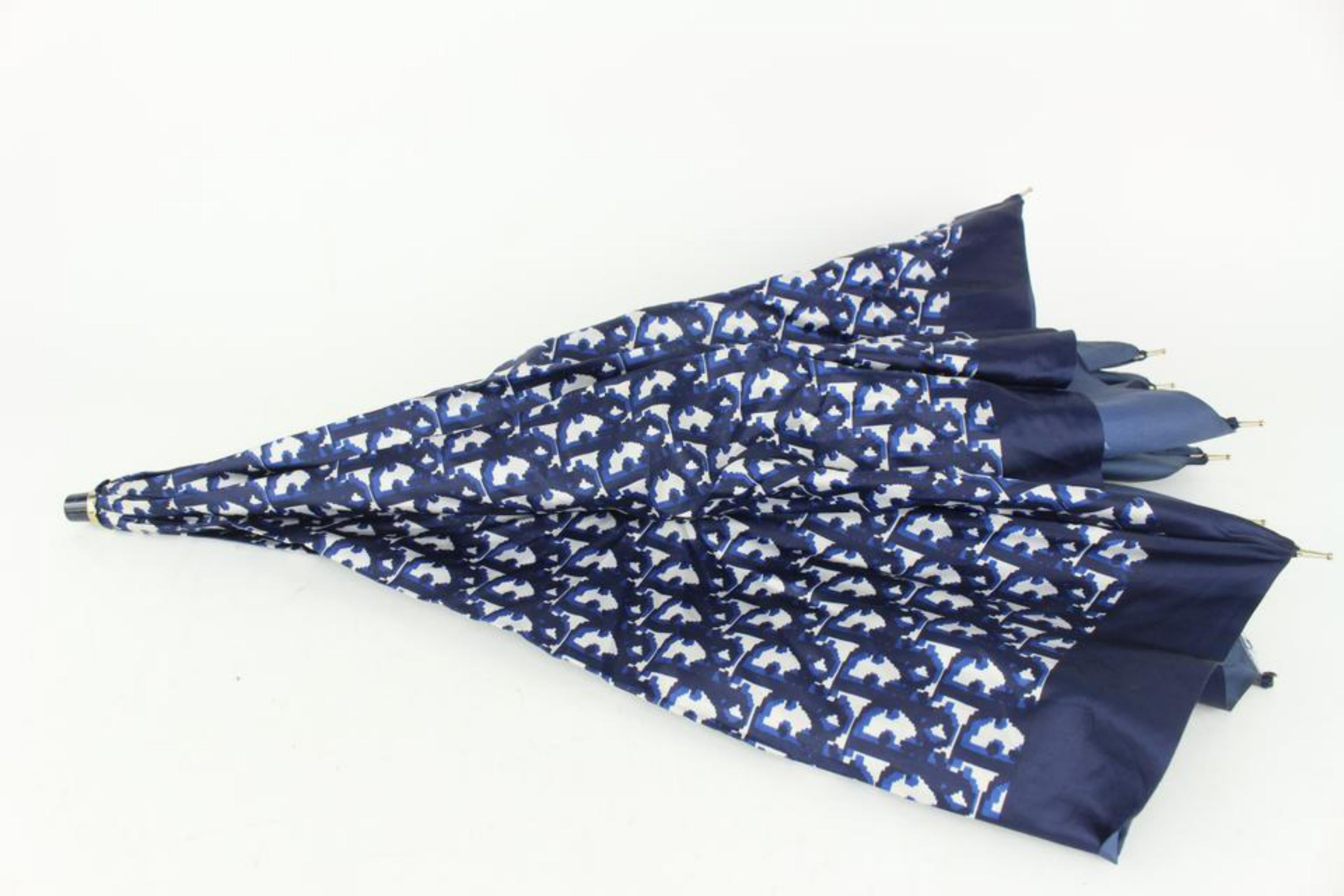 Dior Navy Monogram Trotter Umbrella 1D111 In Good Condition For Sale In Dix hills, NY