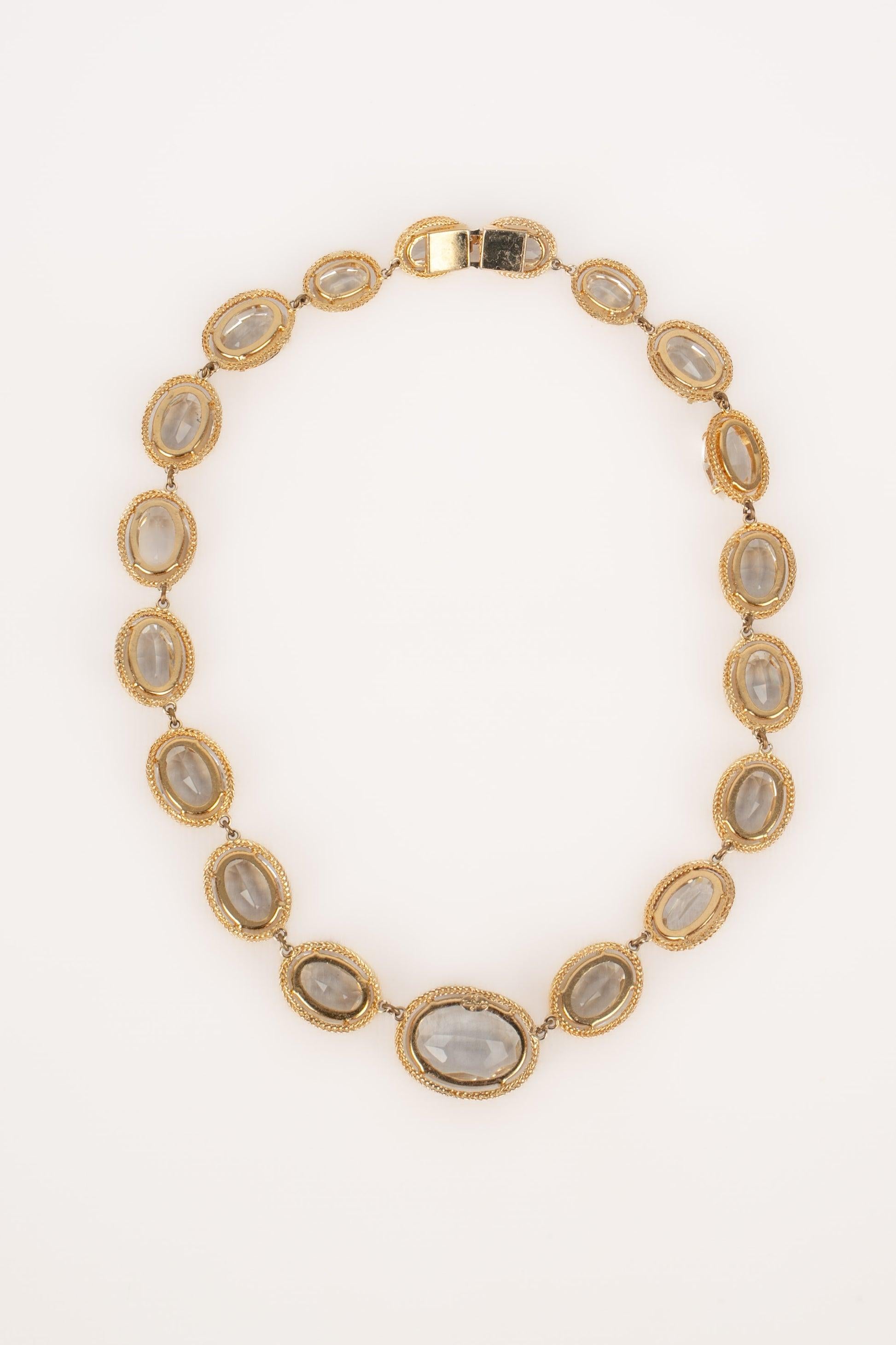 Dior - Collana articolata in metallo dorato con cabochon trasparenti. 1961 Collection'S.

Informazioni aggiuntive:
Condizioni: Ottime condizioni
Dimensioni: Lunghezza: 49 cm
Periodo: 20° secolo

Riferimento del venditore: BC162