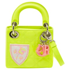 Dior Neongrüne Mini Lady Dior Tote Bag aus Lackleder mit bestickten Patches