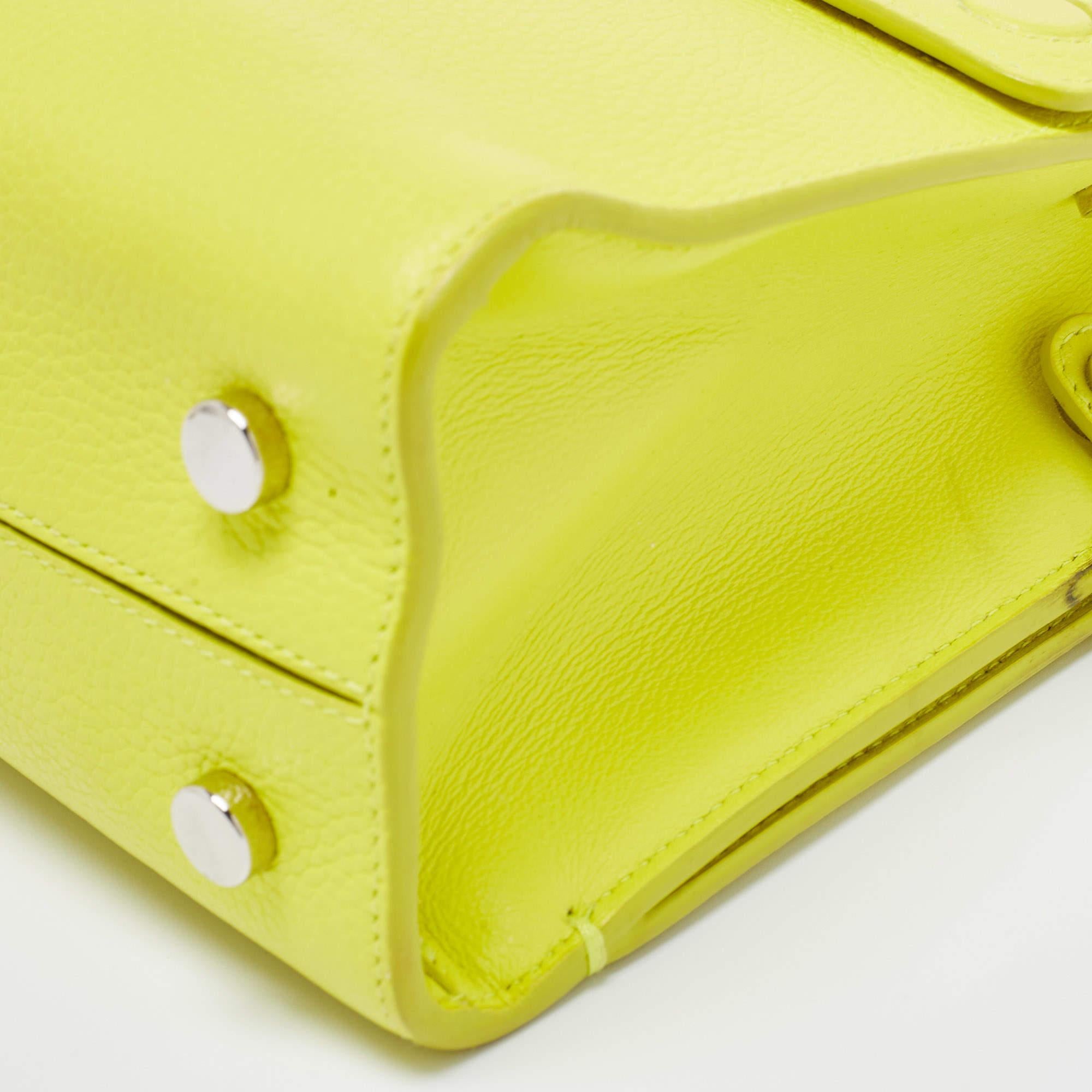 Dior Neongelbe Mini Diorever Top Handle Bag aus Leder Damen