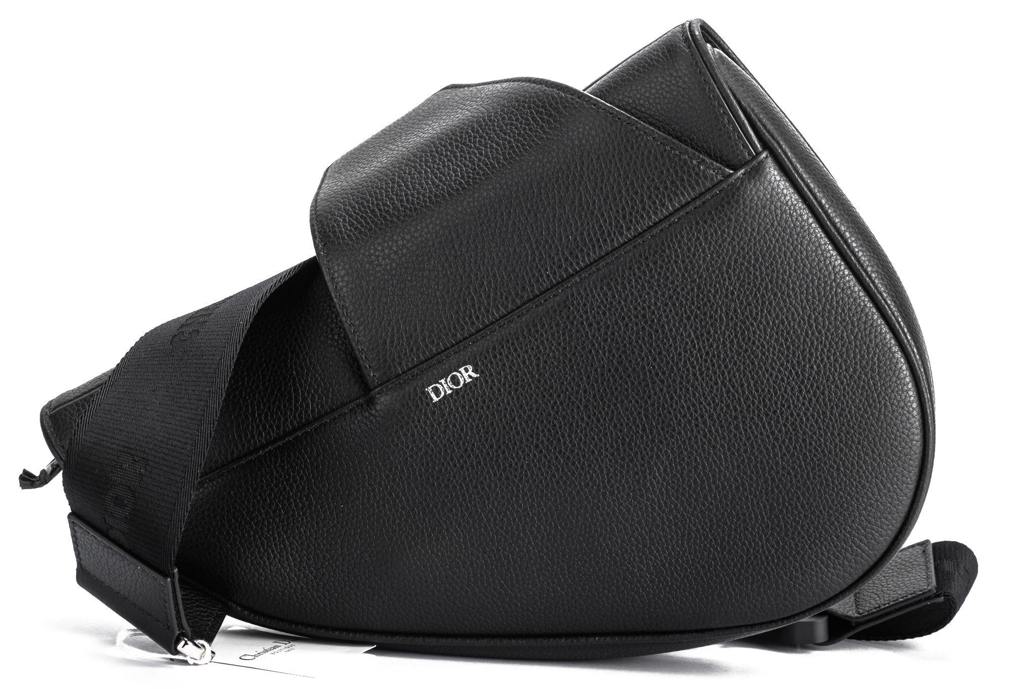 Dior New Black Saddle Crossbody in pelle di vitello nera In condizioni Nuovo in vendita a West Hollywood, CA