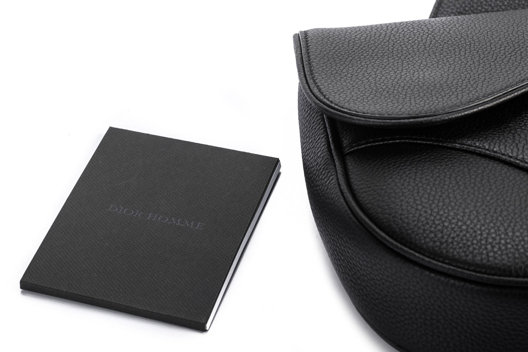 Uomo Dior New Black Saddle Crossbody in pelle di vitello nera in vendita