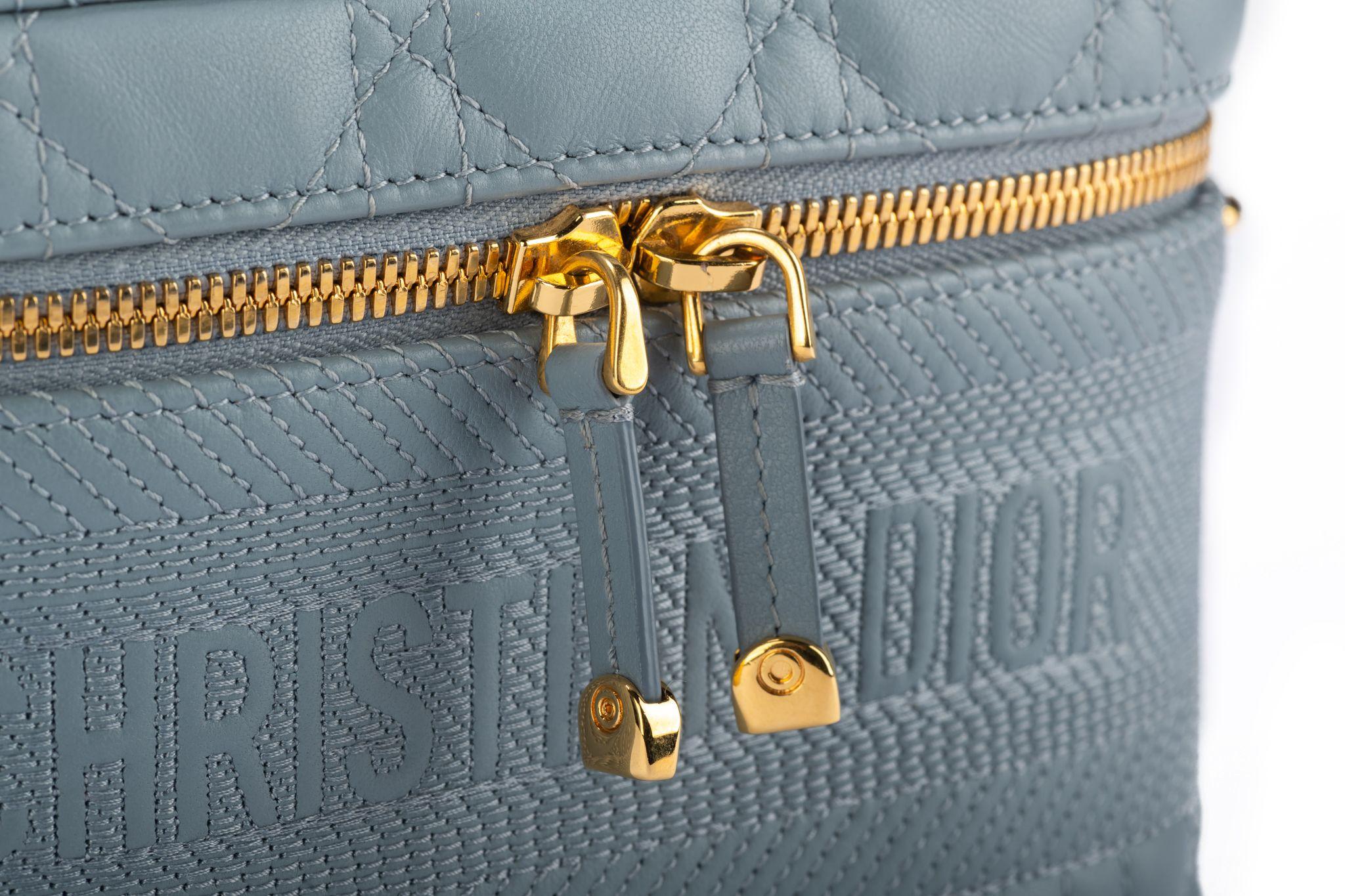 Neceser de viaje Dior New Celeste SM en Nuevo estado para la venta en West Hollywood, CA