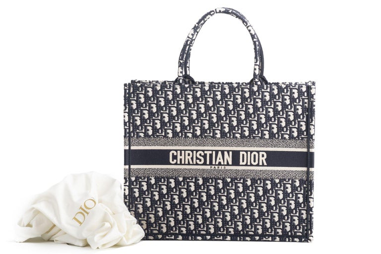 Sac cabas Dior grand format bleu avec monogramme En vente sur