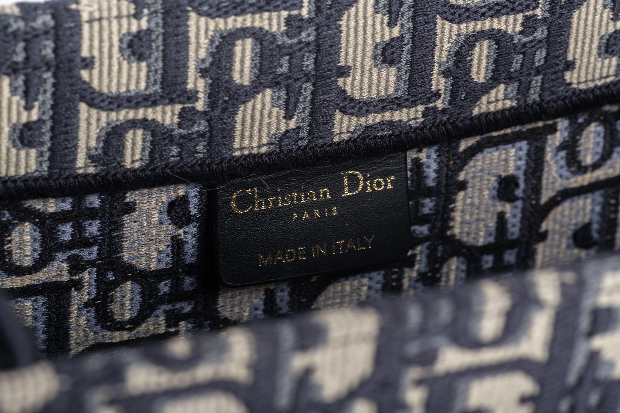 Dior Neue große Buchtasche mit Monogramm in Blau im Angebot 1