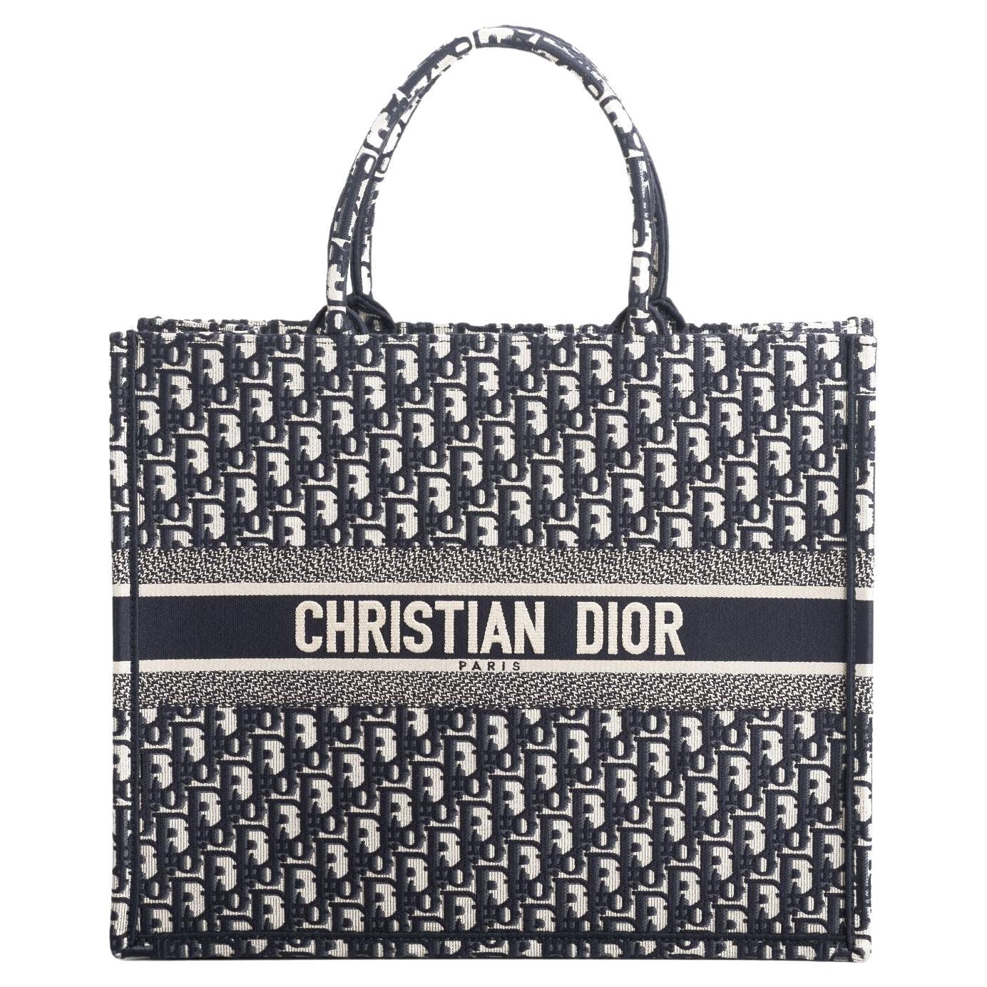 Dior Neue große Buchtasche mit Monogramm in Blau im Angebot
