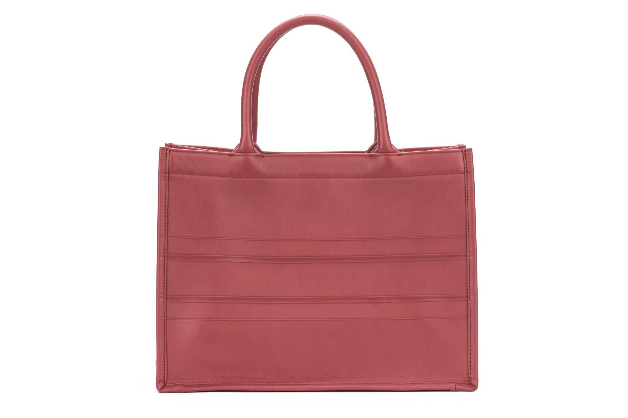 Dior New Medium Book Tote Dark Old Rose Pour femmes en vente