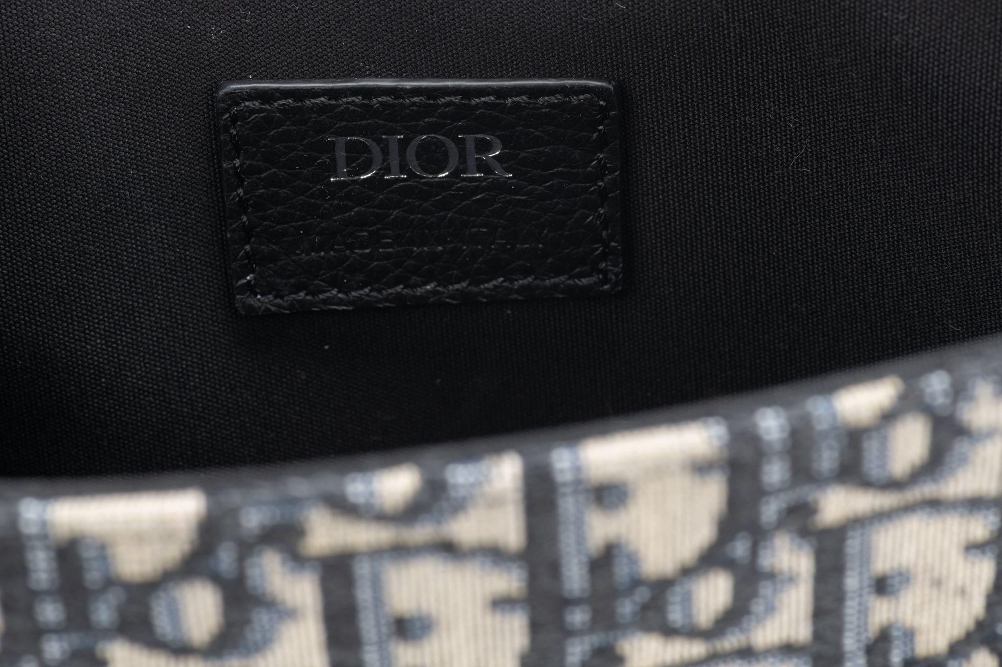 Dior - Sac messager à monogrammes, état neuf en vente 7