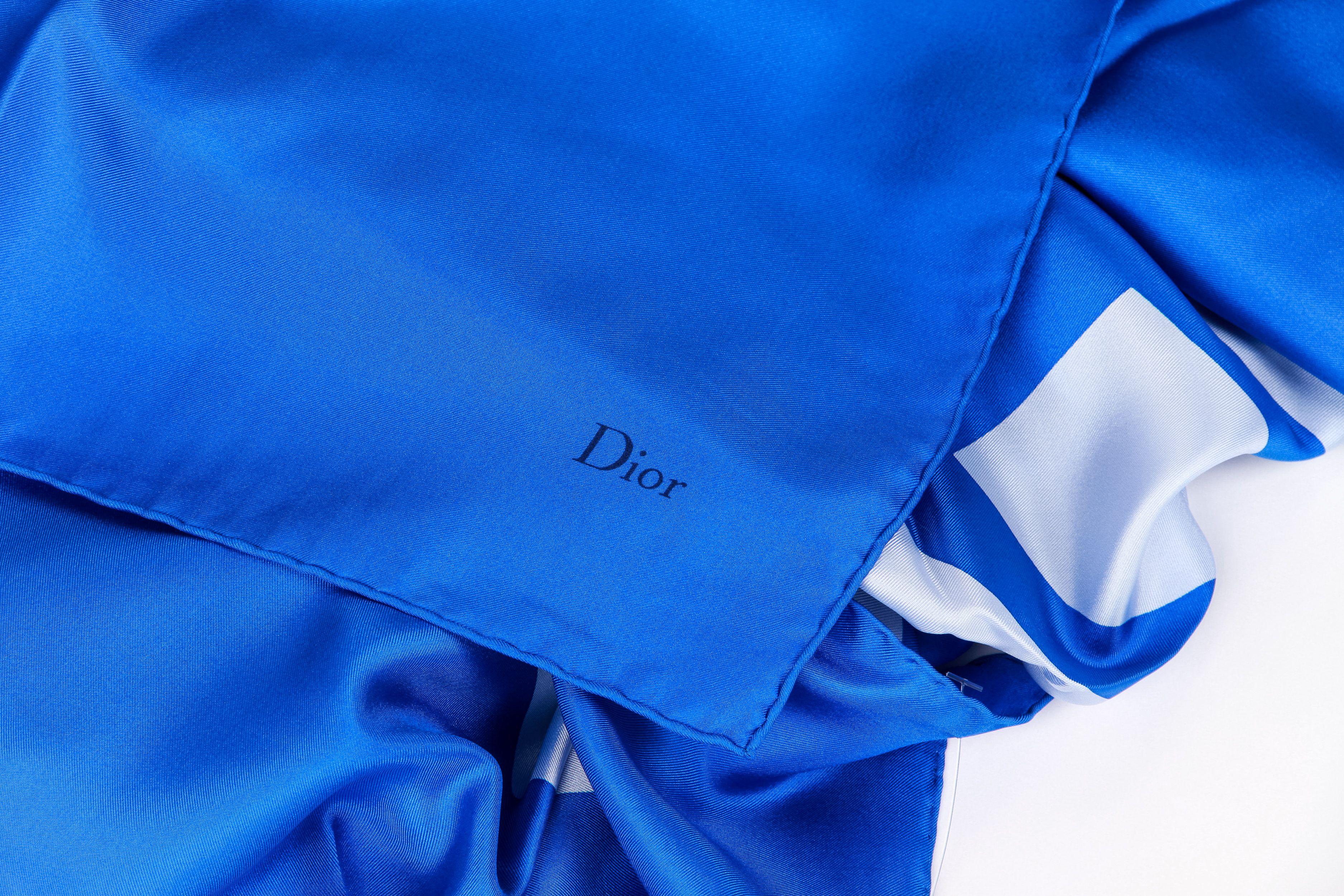 Dior new oversized blue geometric shawl In New Condition For Sale In West Hollywood, CA