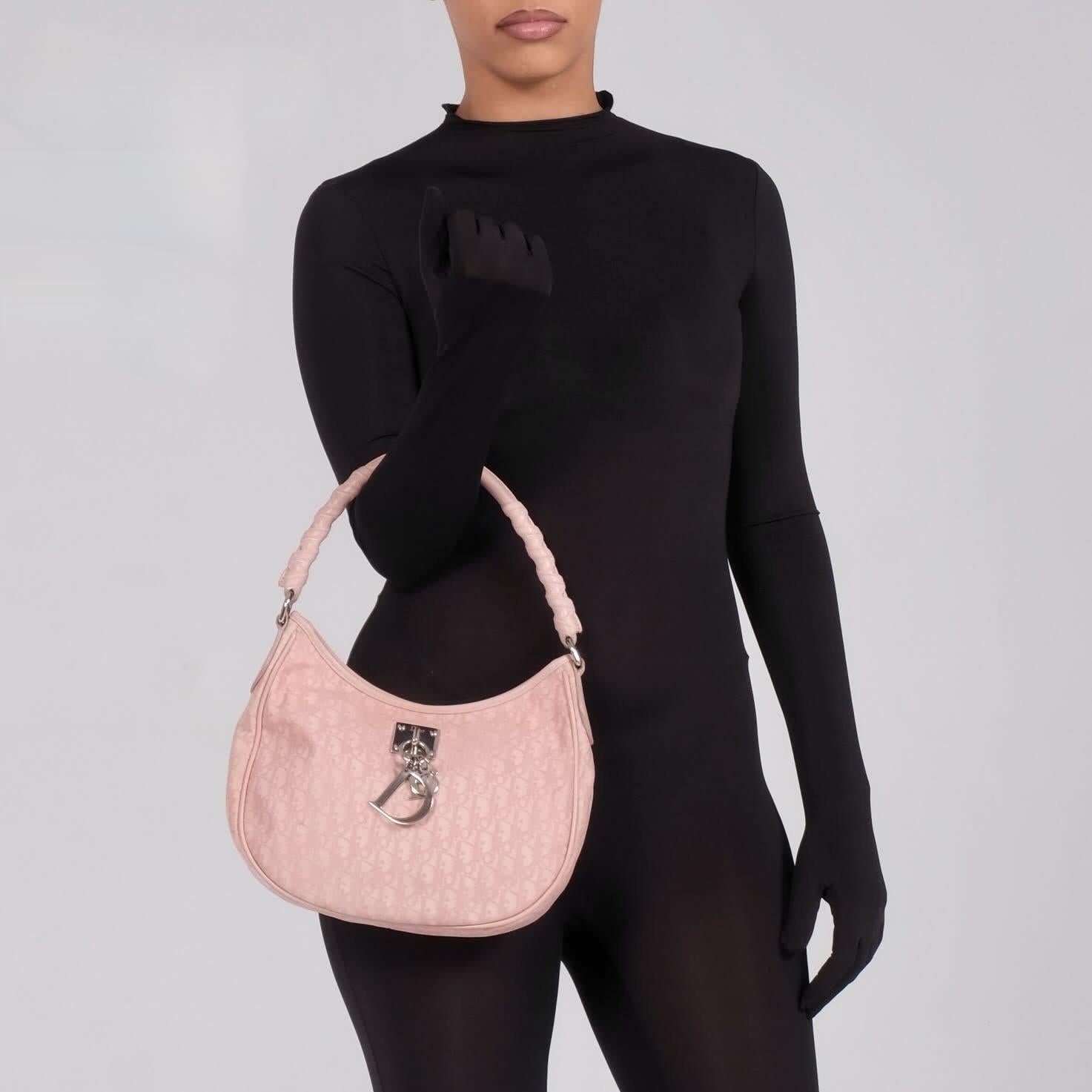 Color: Pink with oblique monogram print
Material: Canvas with leather details
Date code: 04 BO 0057
Year: 2007 Galliano
Comes with:
Condition: Good. Light marks to canvas, stains, faint discolouration. Interior marks.
Made in