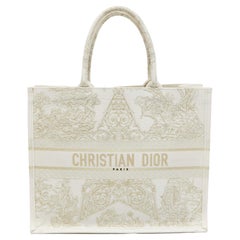 Dior Off White Canvas Große Stella-Stickerei „Around The World“-Büchertasche