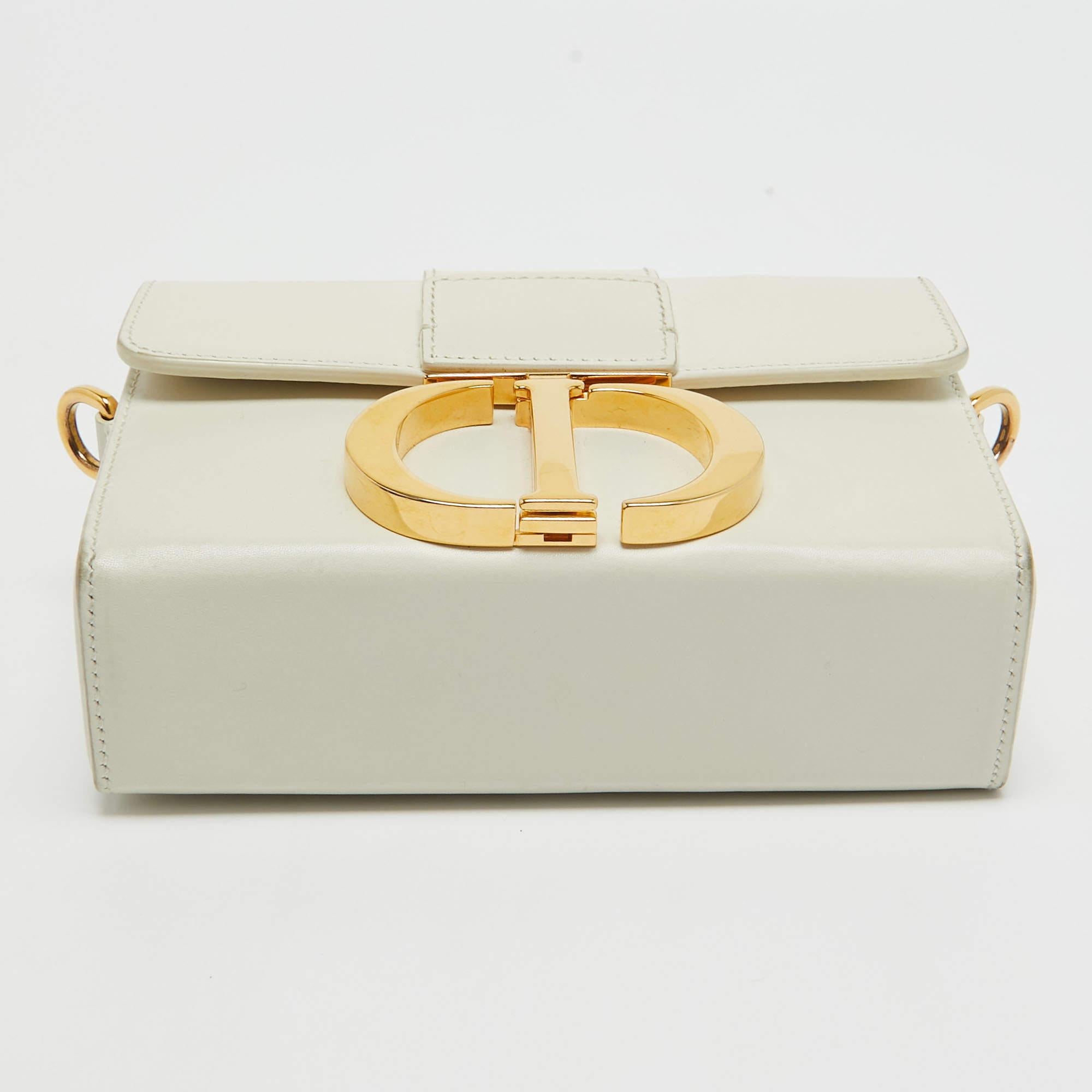 Dior 30 Montaigne Box-Tasche aus cremefarbenem weißem Leder im Zustand „Gut“ in Dubai, Al Qouz 2