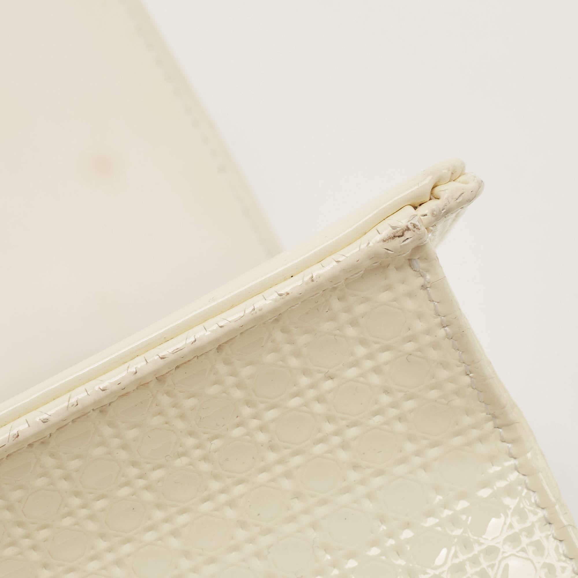 Dior Sac à rabat Diorama en cuir verni micro cannage blanc cassé en vente 7