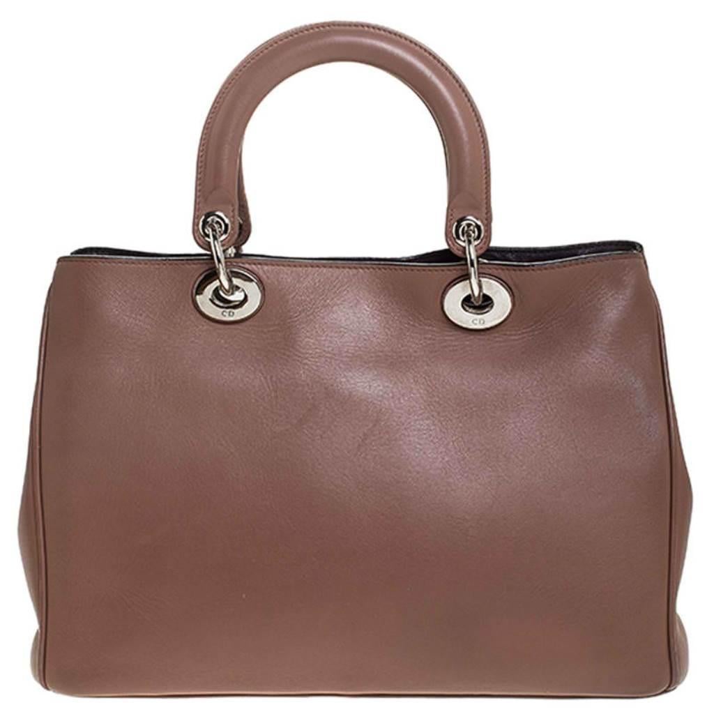 The Diorissimo shopper tote from Dior is a piece that has never gone out of style. The leather bag comes in a pleasing pink shade with gold-tone hardware and Dior letter charms. It features double top handles, a small pouch and protective feet at