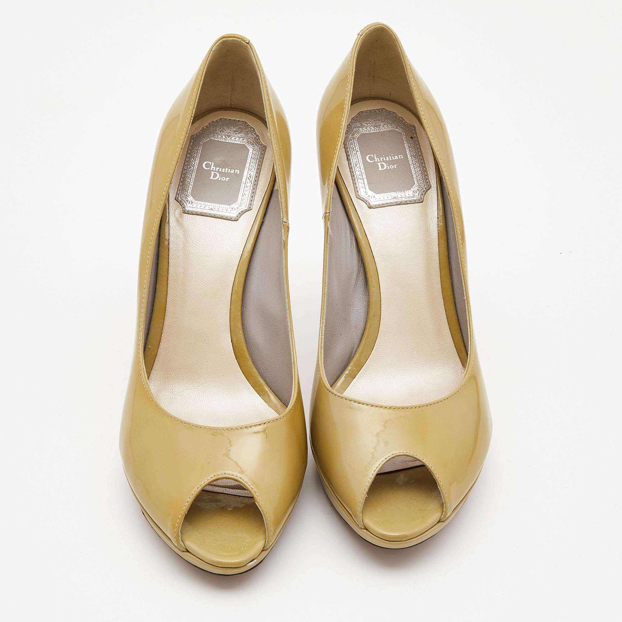 Marrone Miss Dior Pumps in pelle verniciata verde oliva Taglia 37 in vendita