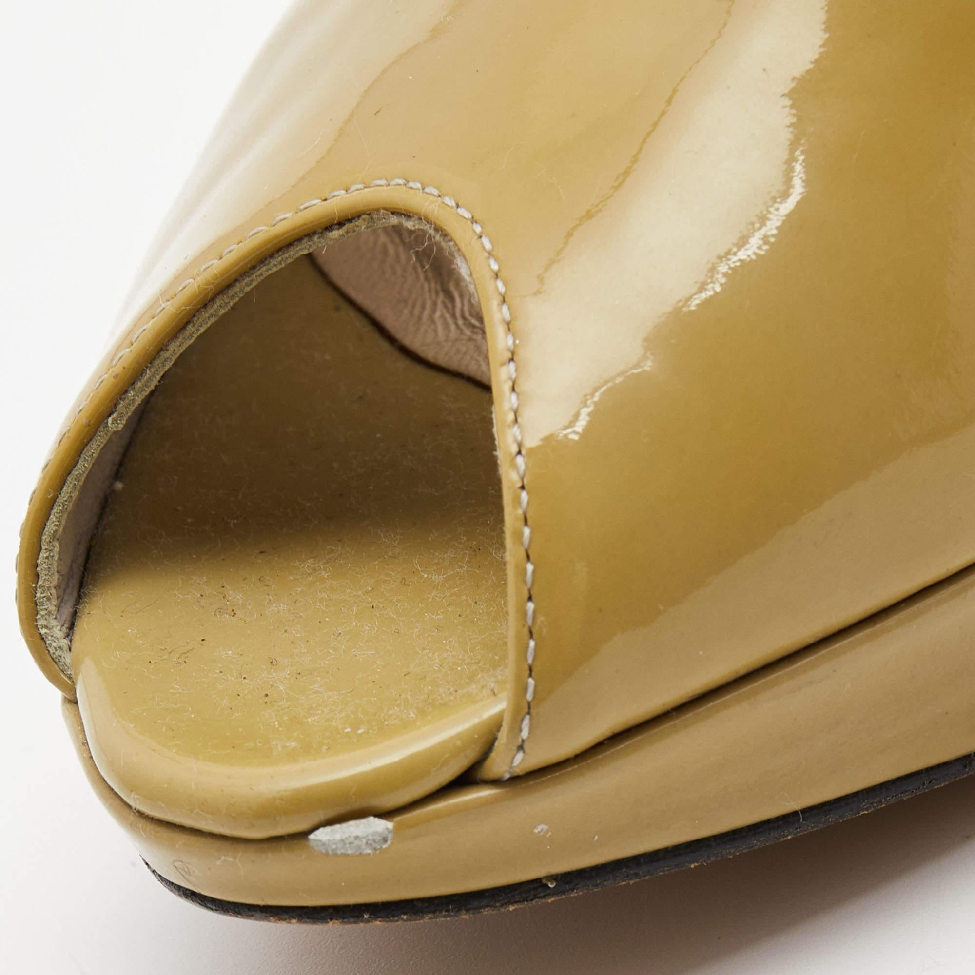Miss Dior Pumps in pelle verniciata verde oliva Taglia 37 in vendita 3