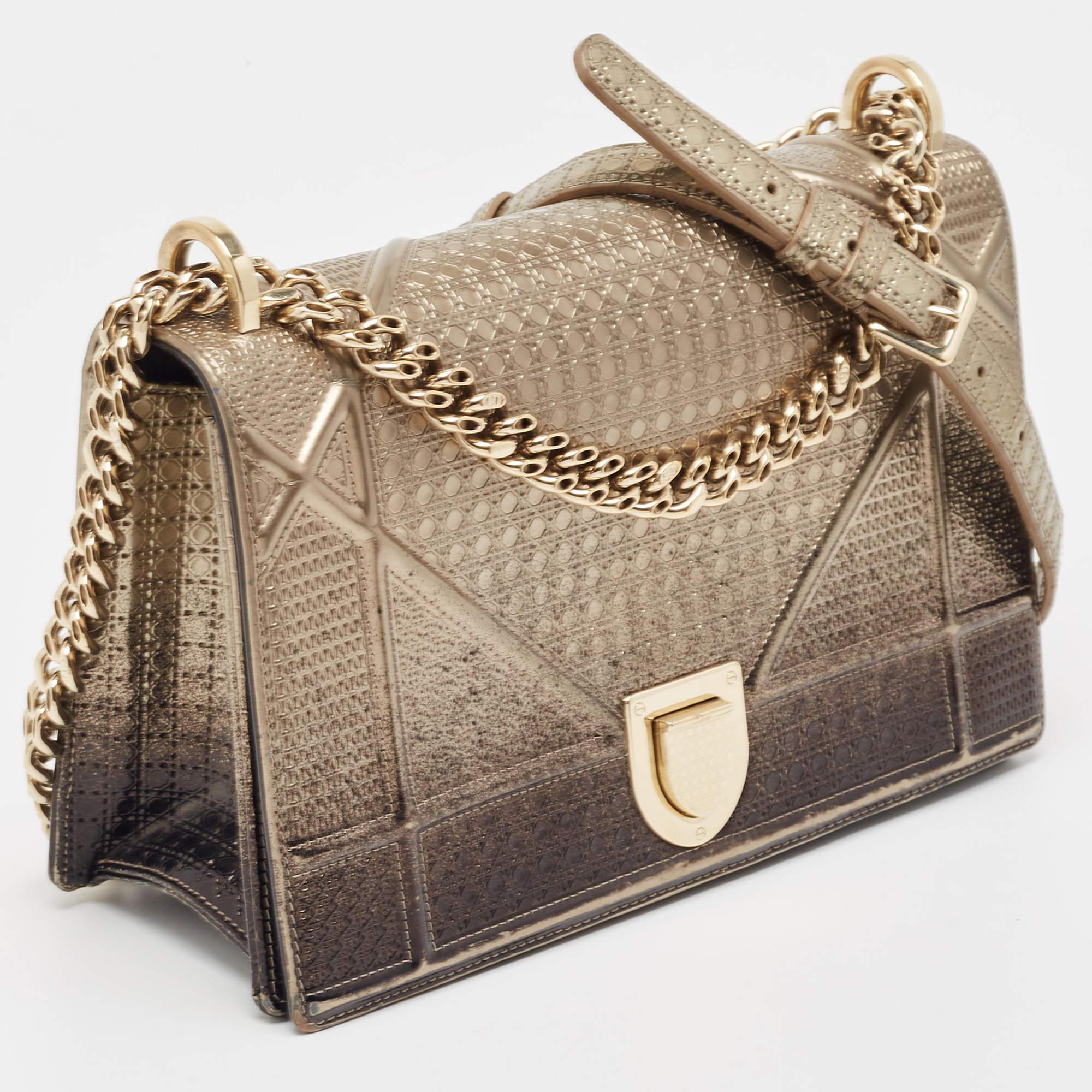Introduced in Spring/Summer 2015 runaway, the Diorama embodies refined construction and celebrates femininity through its artistic design. The signature Cannage pattern brings out the appeal of this Dior bag. Made from patent leather, the