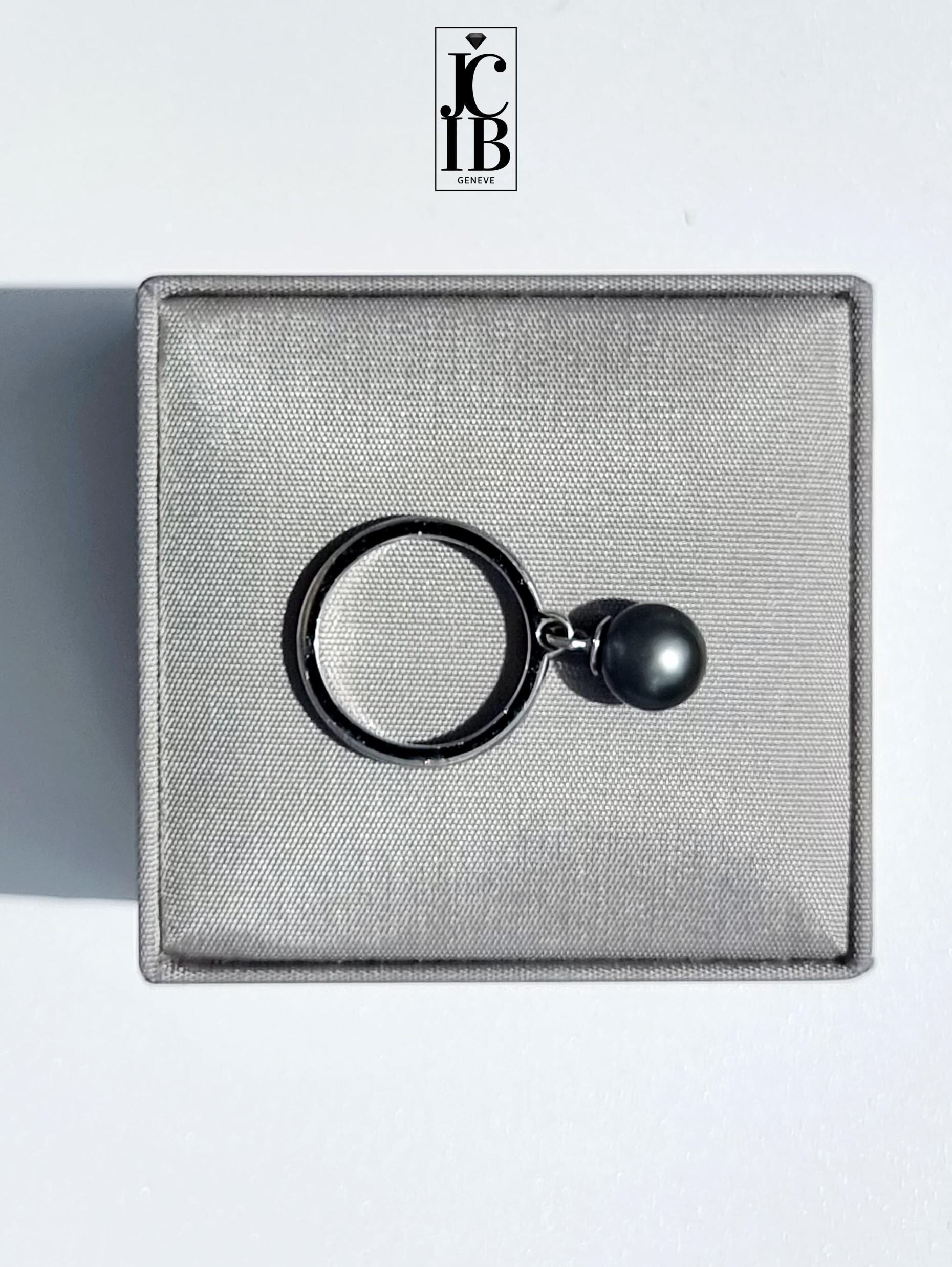 Perle DIOR OMOTESANDO OPENING LIMITÉ EDITION or blanc et perle en vente