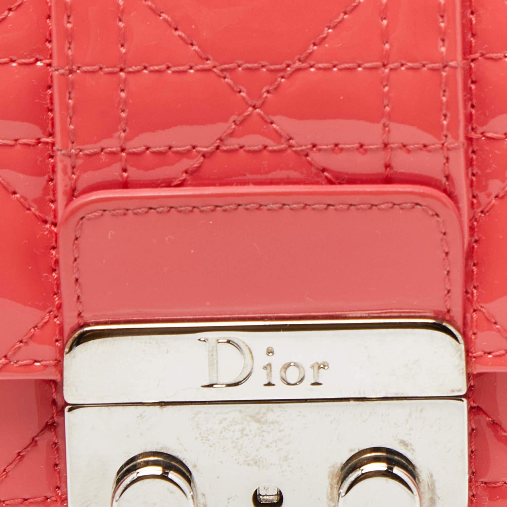 Portefeuille Miss Dior Promenade orange cannage en cuir verni Pour femmes en vente