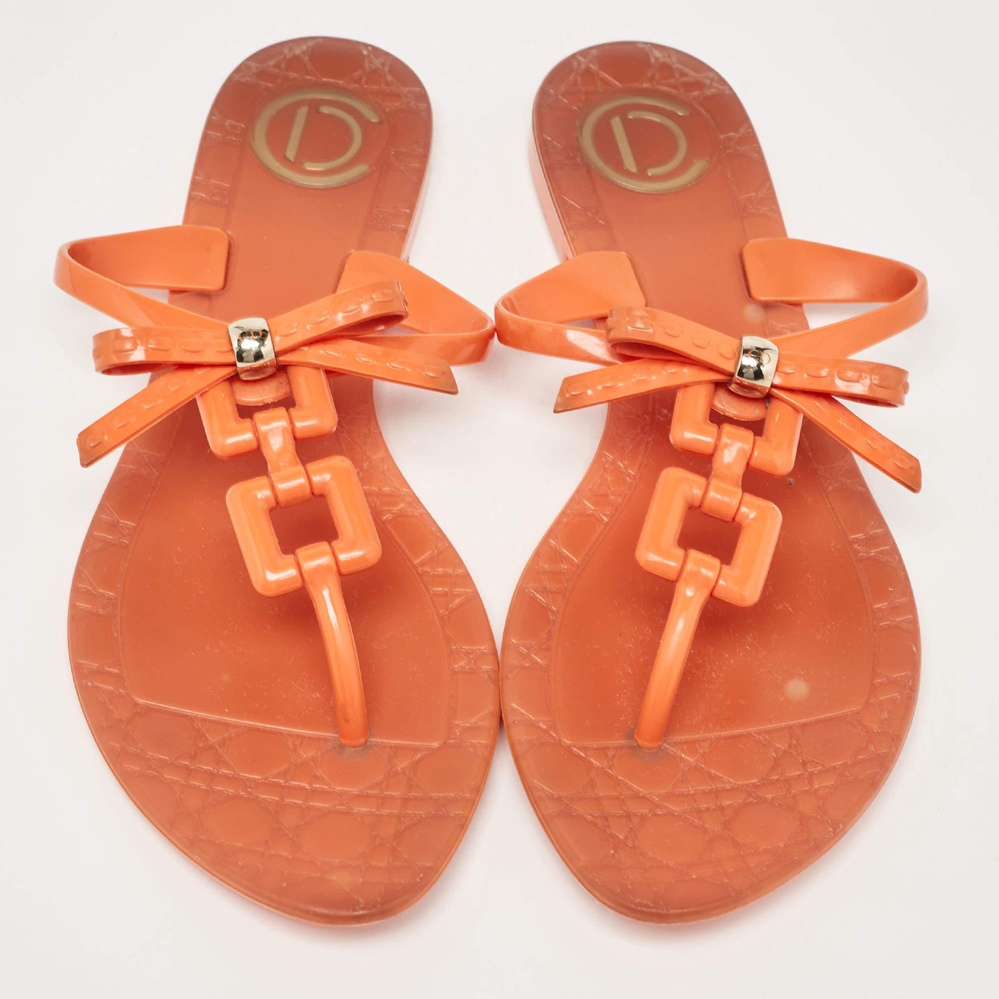 Dior Orange Jelly Thong Flat Sandals Size 40 In Good Condition For Sale In Dubai, Al Qouz 2