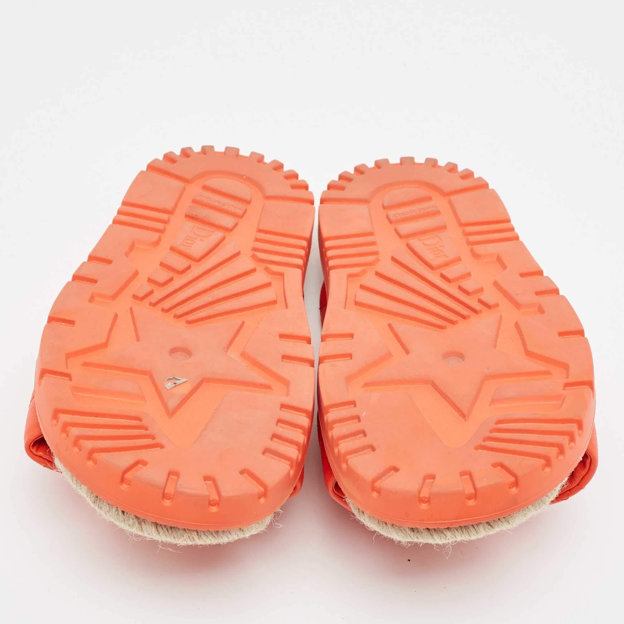 Dior - Chaussures plates à lacets en cuir orange, taille 38,5 Pour femmes en vente