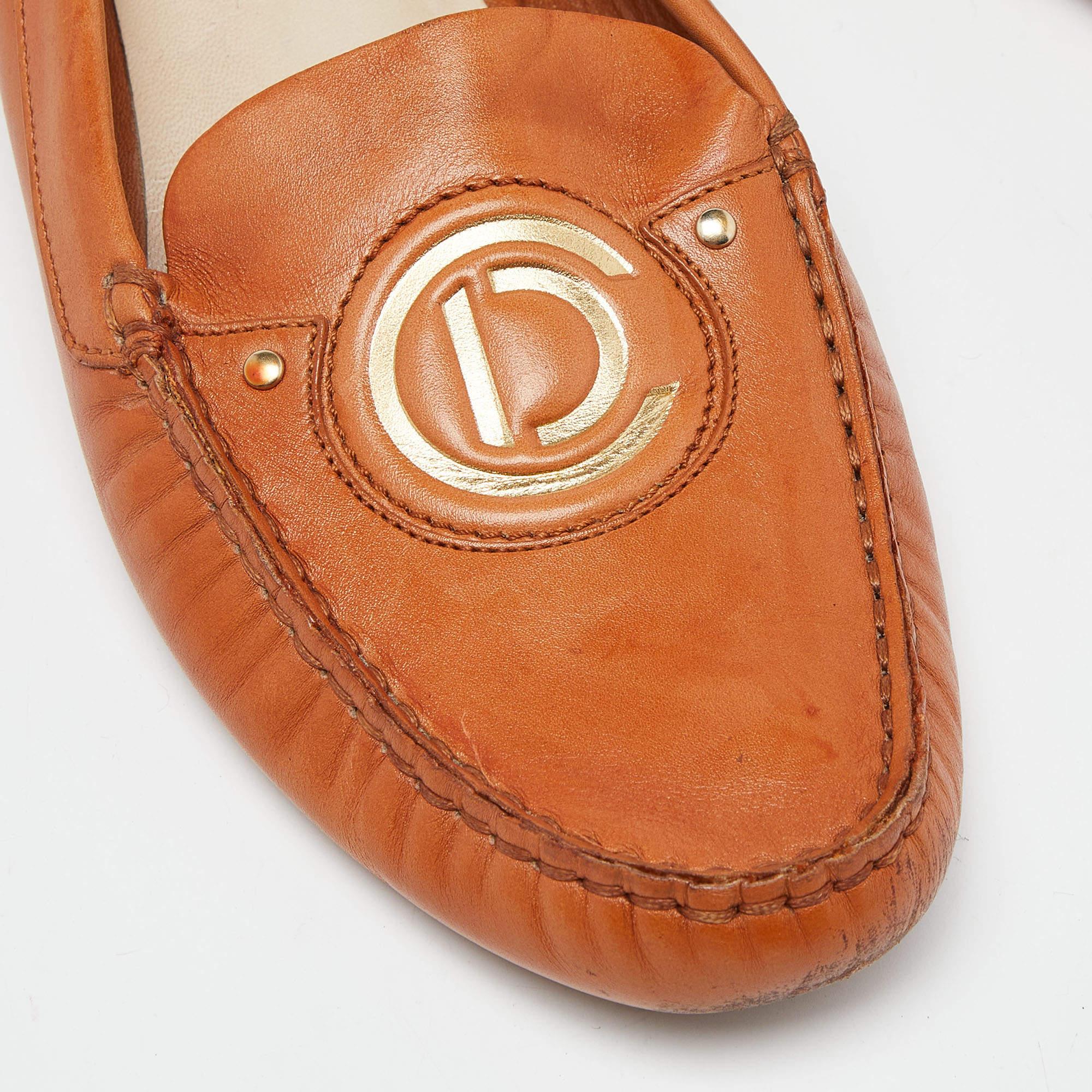 Mocassins en cuir orange Dior, taille 37 en vente 2