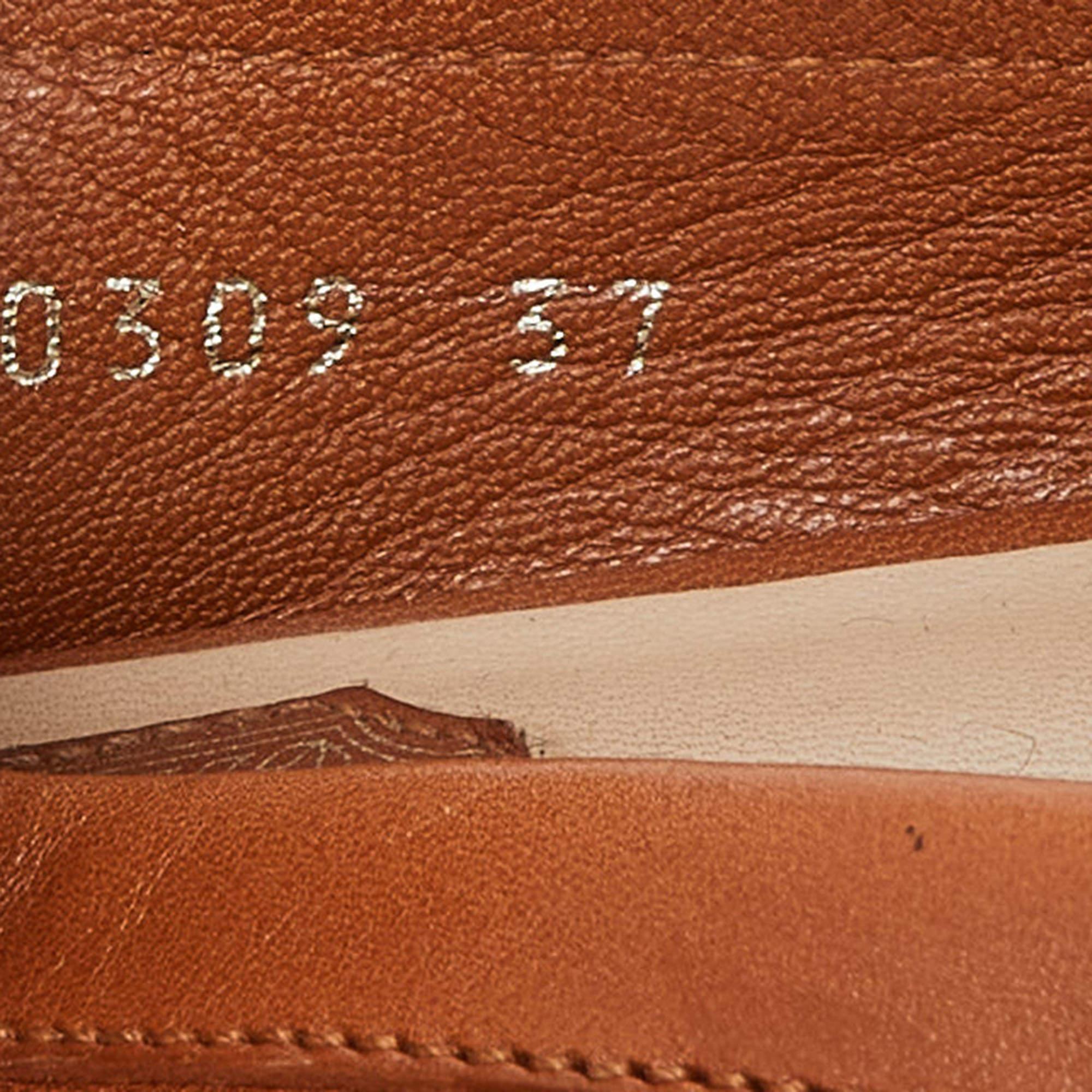 Mocassins en cuir orange Dior, taille 37 en vente 3
