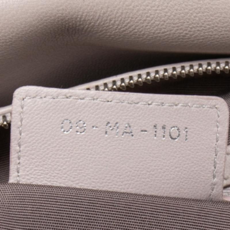 Dior Fourre-tout Granville en cuir Cannage lilas pâle État moyen - En vente à Dubai, Al Qouz 2