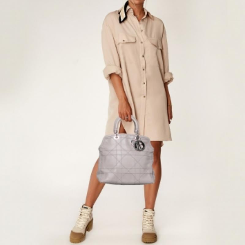 Dior Fourre-tout Granville en cuir Cannage lilas pâle en vente 4