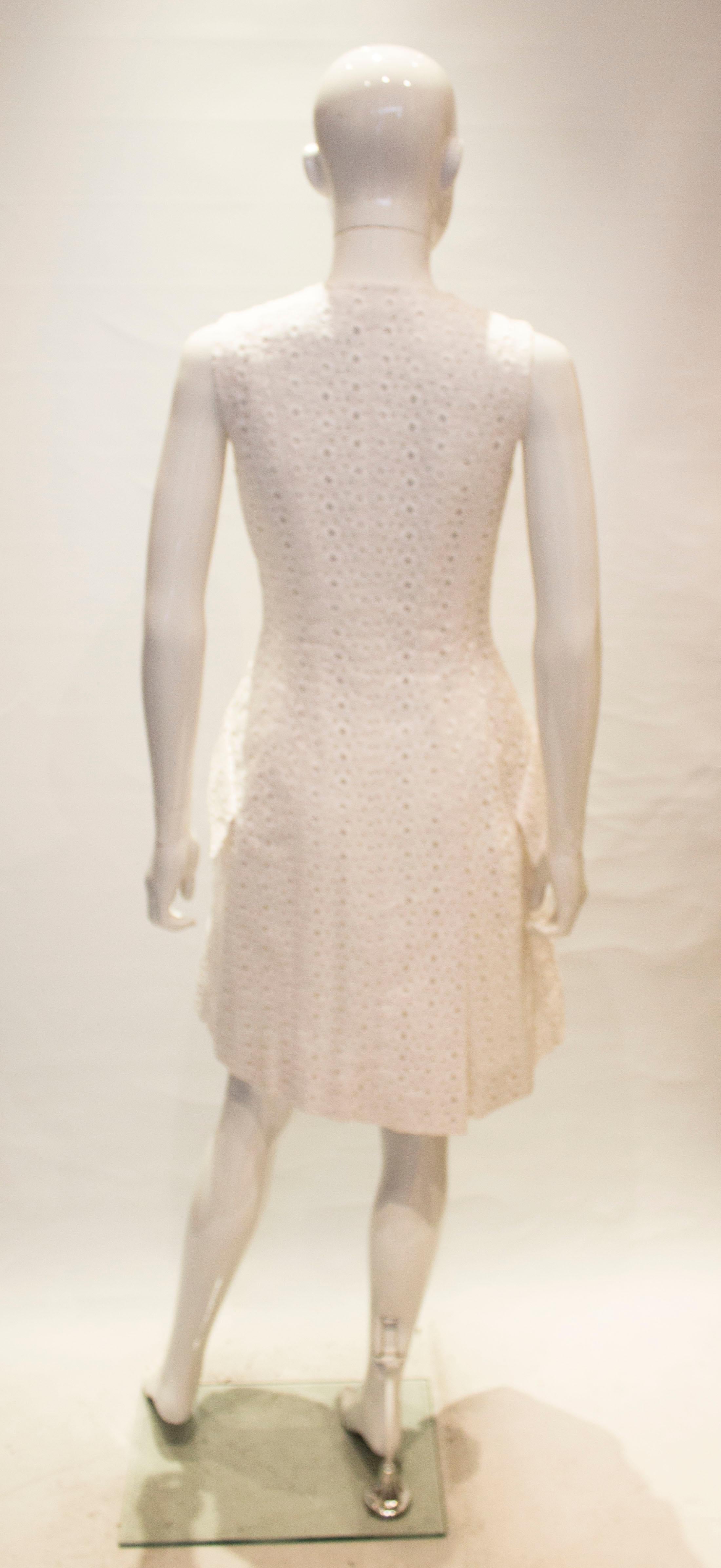 Christian Dior Paris Weißes Kleid aus Broderie Anglaise im Angebot 1
