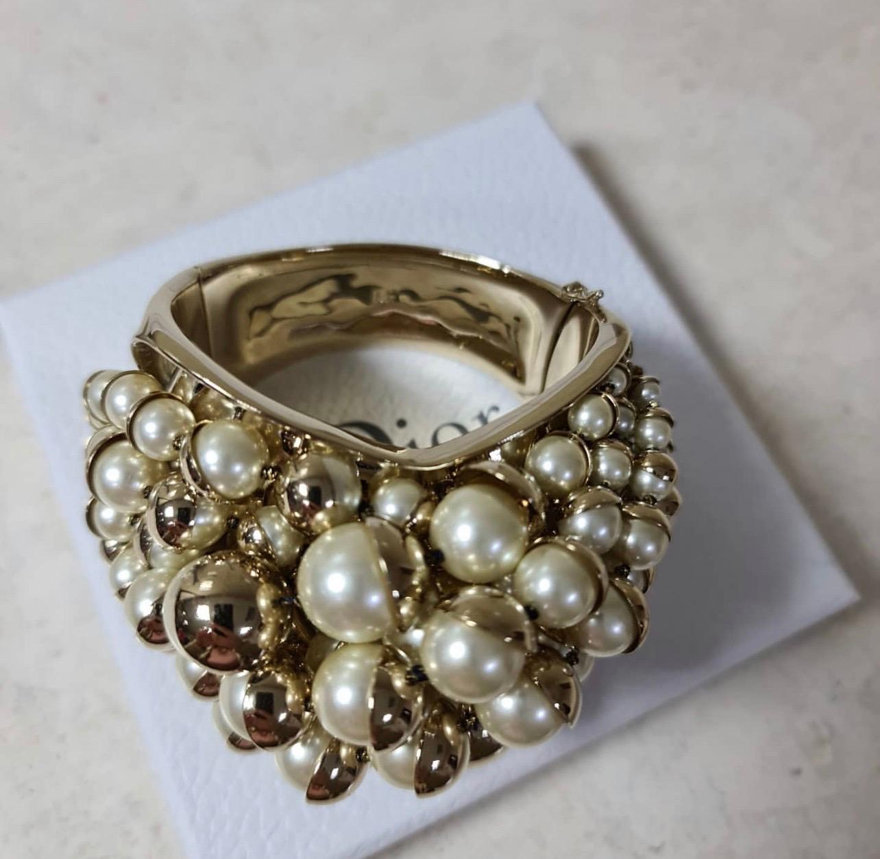 Dior Pearl Massive Bracelet 1