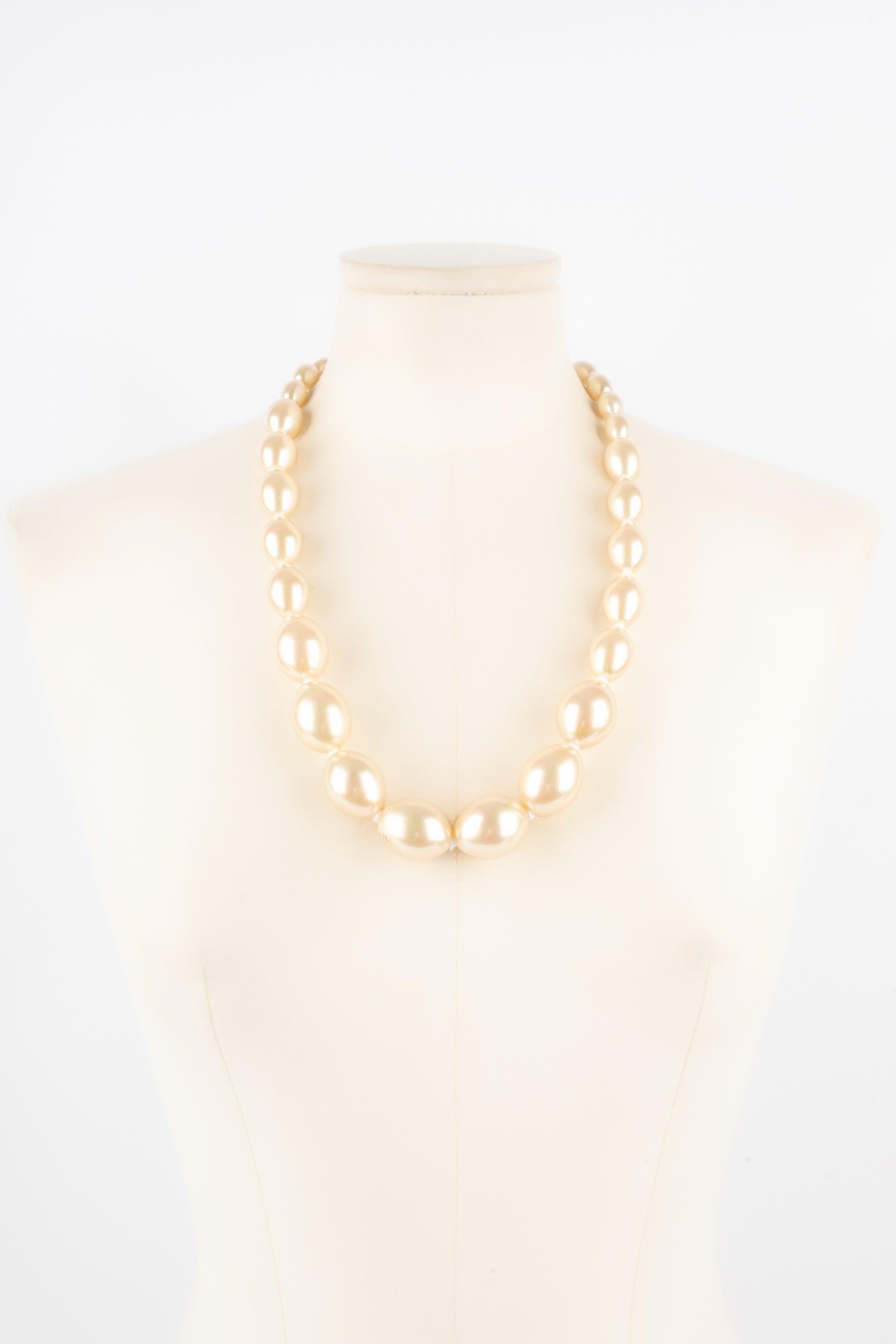 Dior - (Made in France) Collana di perle barocche in costume assemblate con nodi. Gioielli degli anni '90.

Informazioni aggiuntive: 
Condizioni: Ottime condizioni
Dimensioni: Lunghezza: 67 cm

Riferimento del venditore: BC172