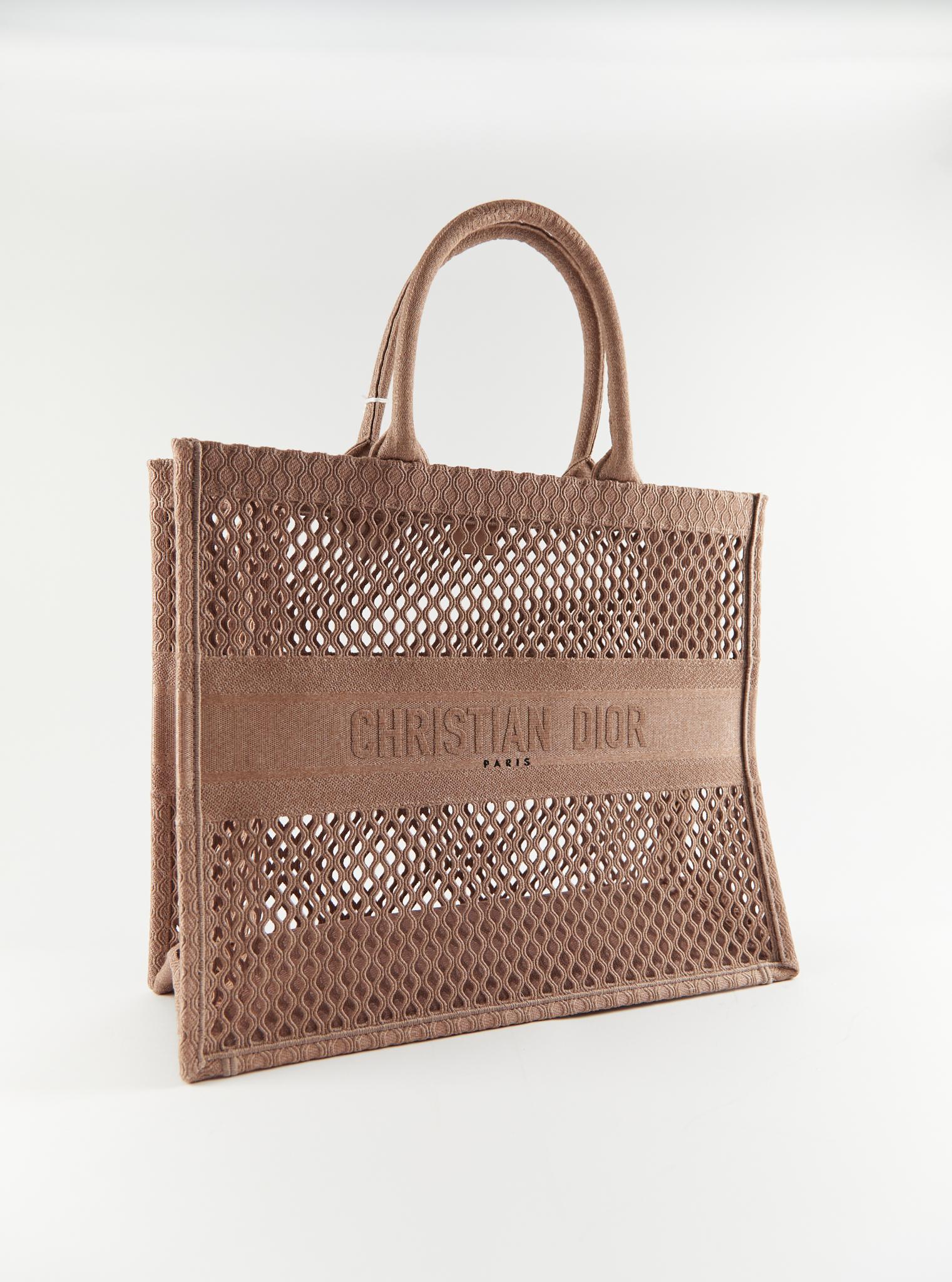 DIOR PERFORATED BOOK TOTE Blush Pink In New Condition For Sale In London, GB