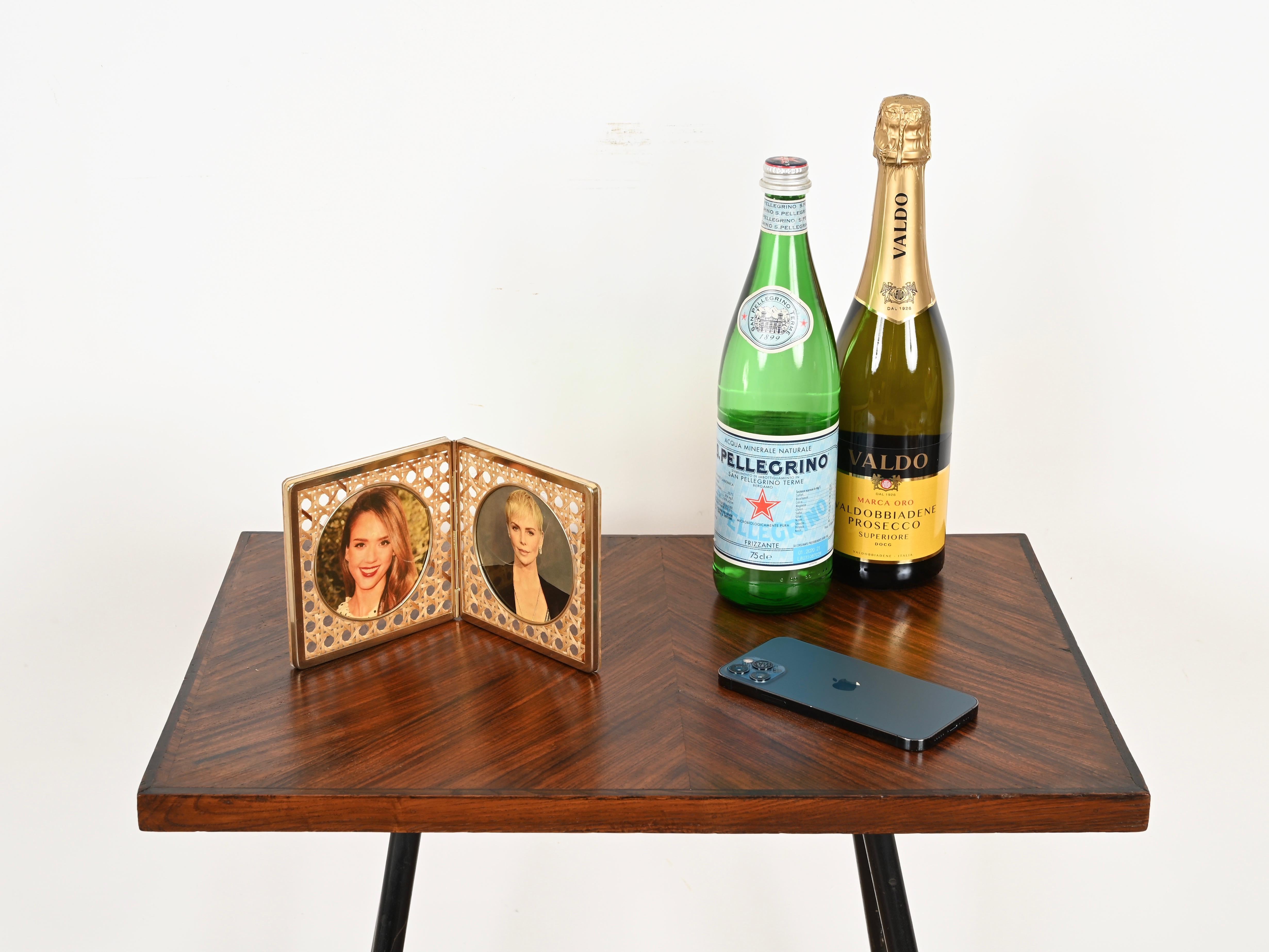 Fin du 20e siècle Cadre photo Dior en laiton, lucite et paille de Vienne, Italie, années 1970 en vente