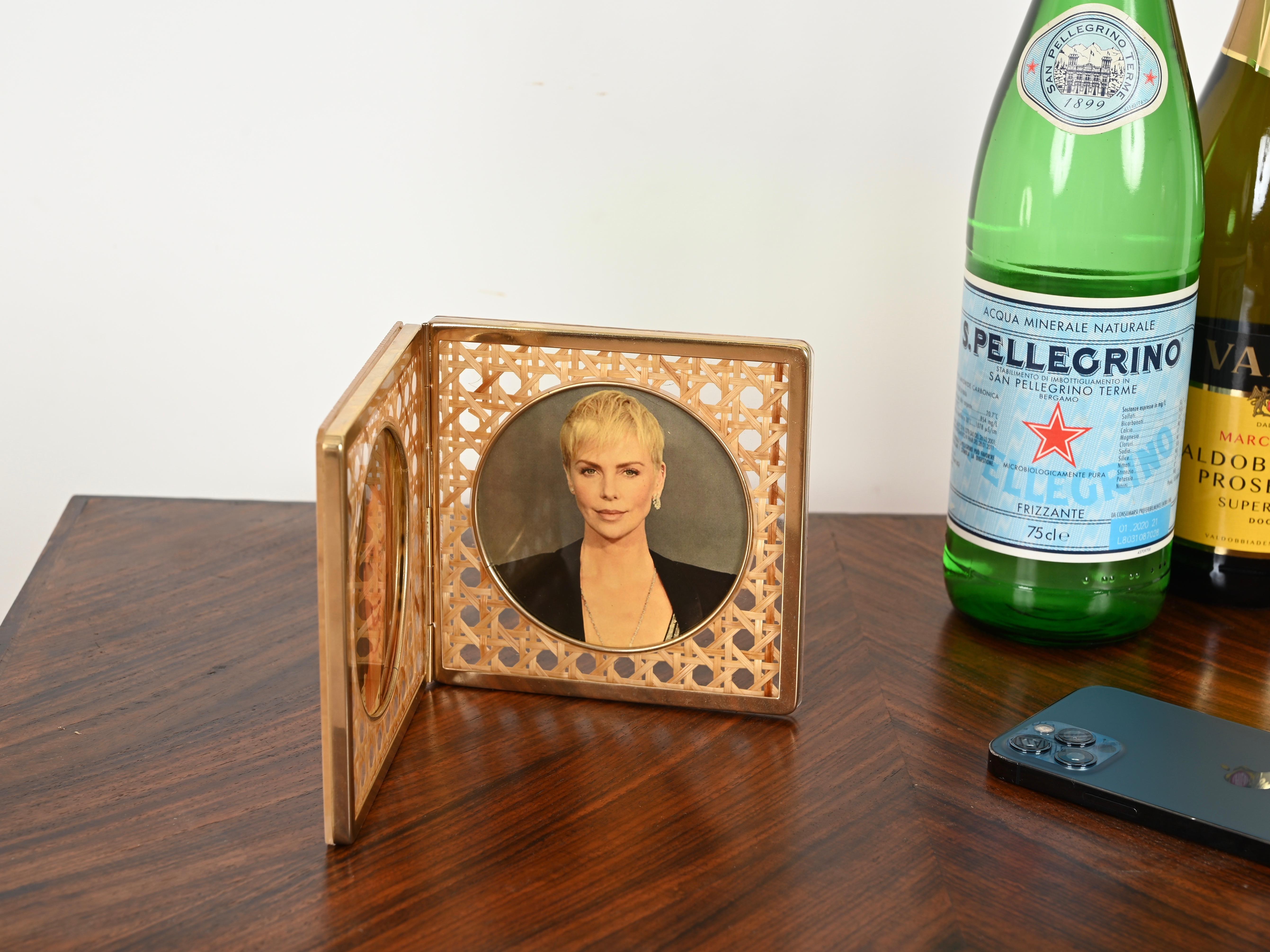 Métal Cadre photo Dior en laiton, lucite et paille de Vienne, Italie, années 1970 en vente