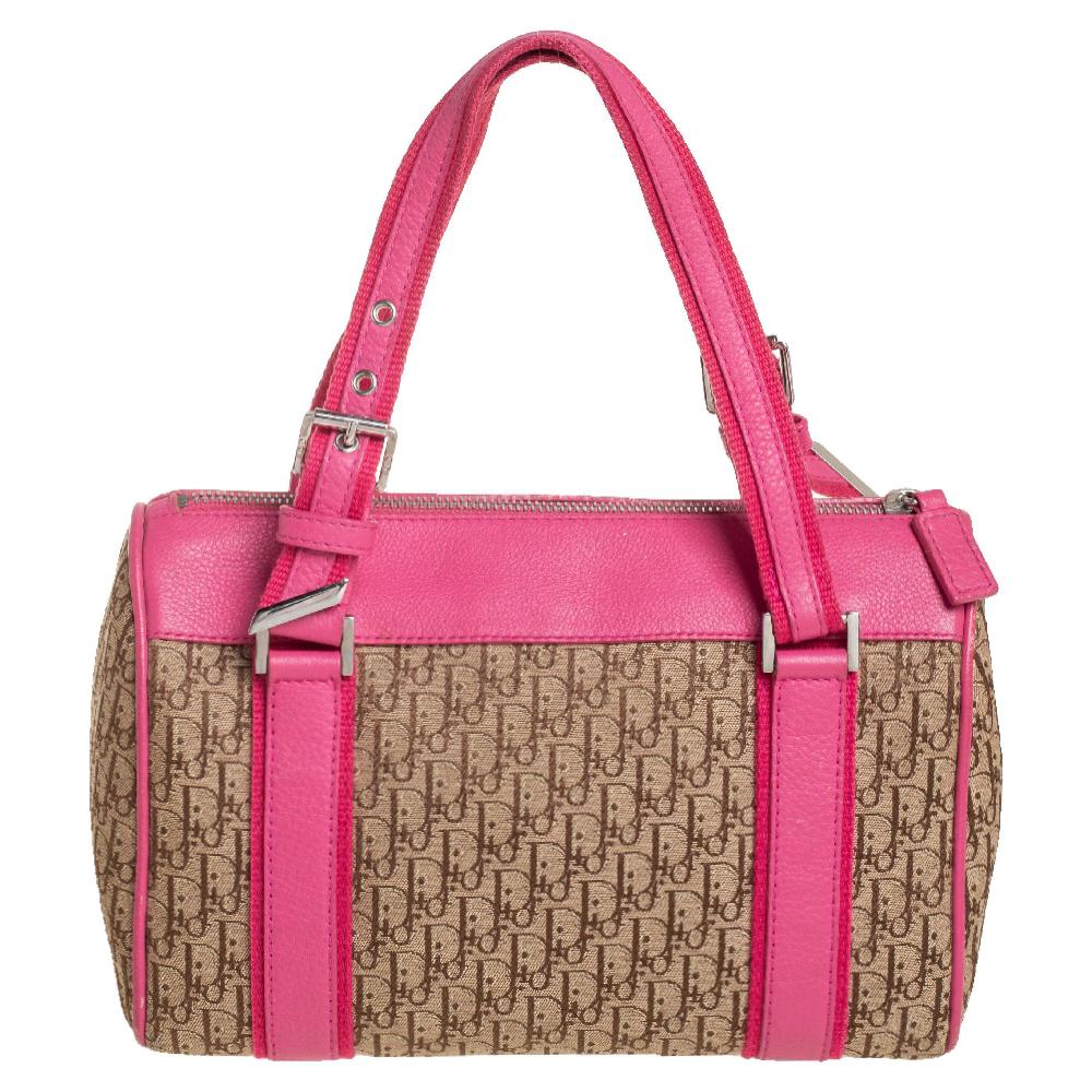 Anything that has the Diorissimo monogram canvas should be grabbed! This Dior Boston bag is a fine choice. It is crafted in canvas & leather and equipped with a well-sized nylon interior. It is then held by dual top handles and made ready to be