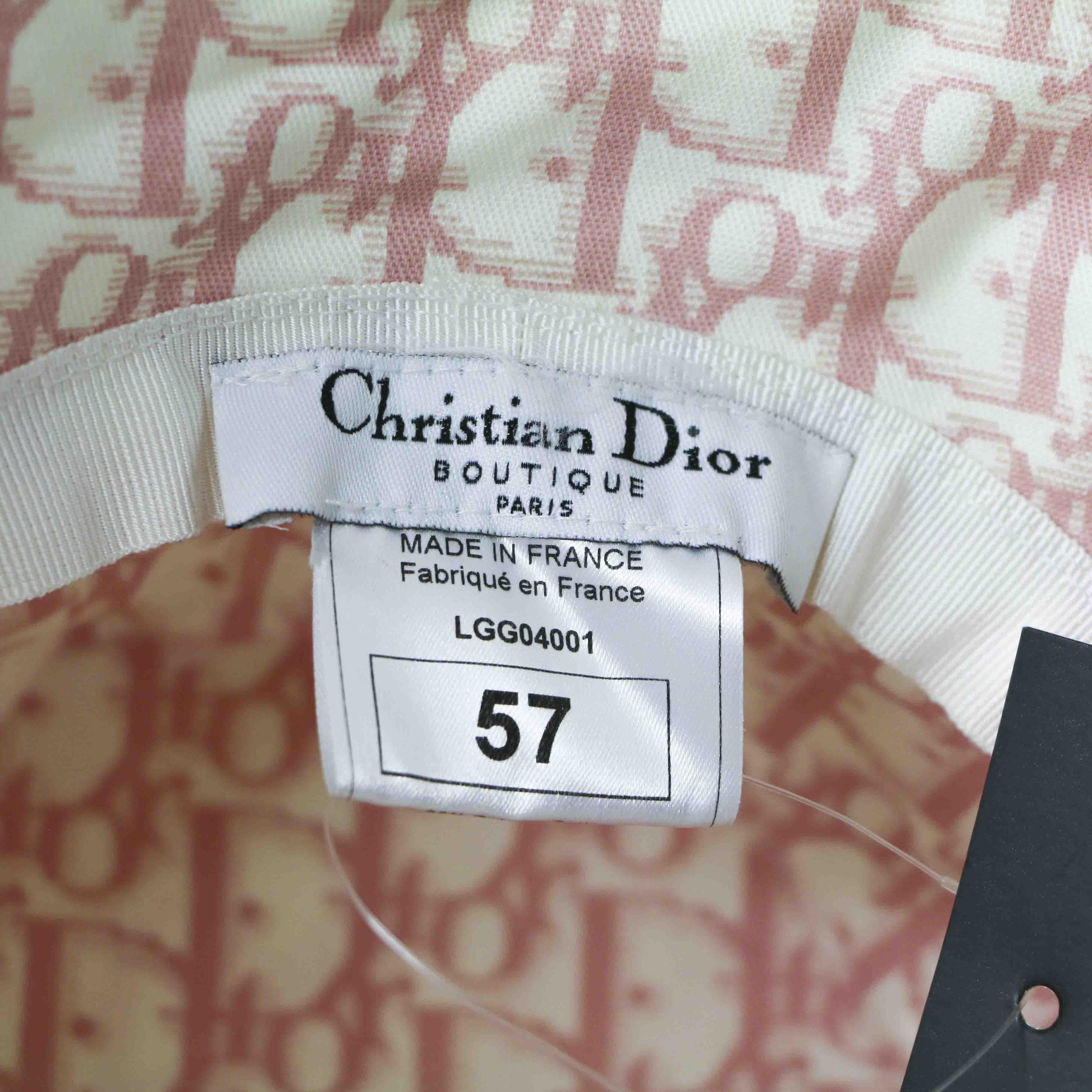 Condition : very good
Made in France
Gender: woman
Size: 57
Material : cotton
Colors : pink and white