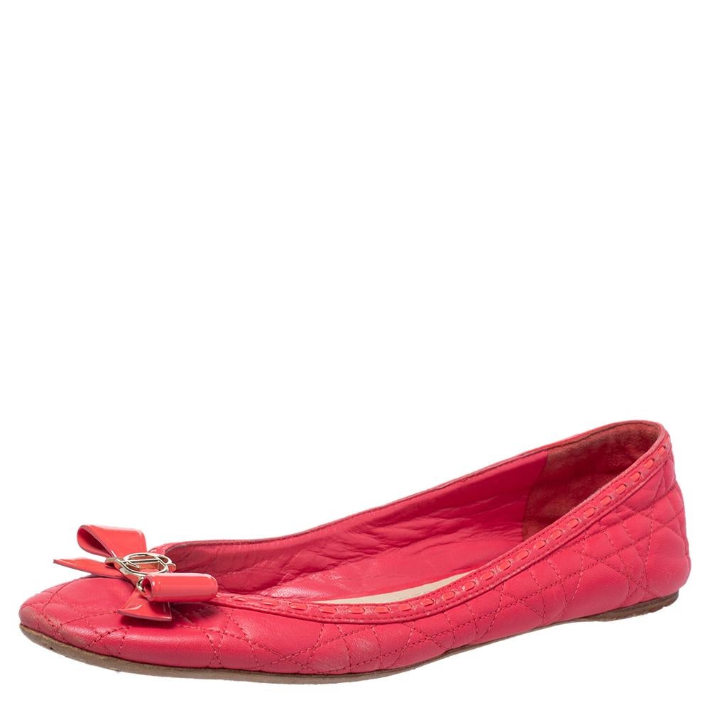 These ballet flats from Dior are here to impress you with their style and design! The pink flats are crafted from Cannage quilted leather and feature round toes. They are styled with CD logo detailed bows on the uppers and come equipped with