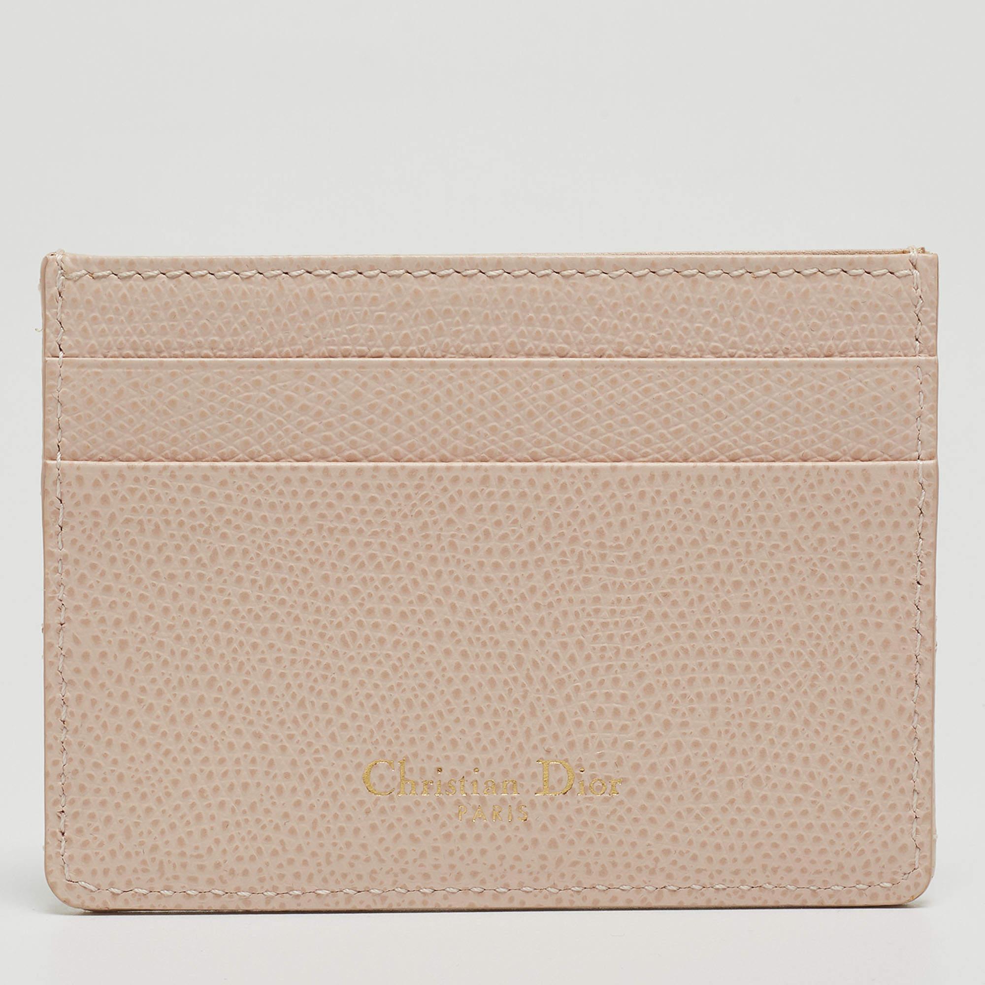 Conveniently designed for everyday use, this card holder is from Dior. Crafted from Cannage leather, the piece flaunts a design in the likeness of the Diorama bag. The interior is well-lined, and the holder features multiple card slots.


