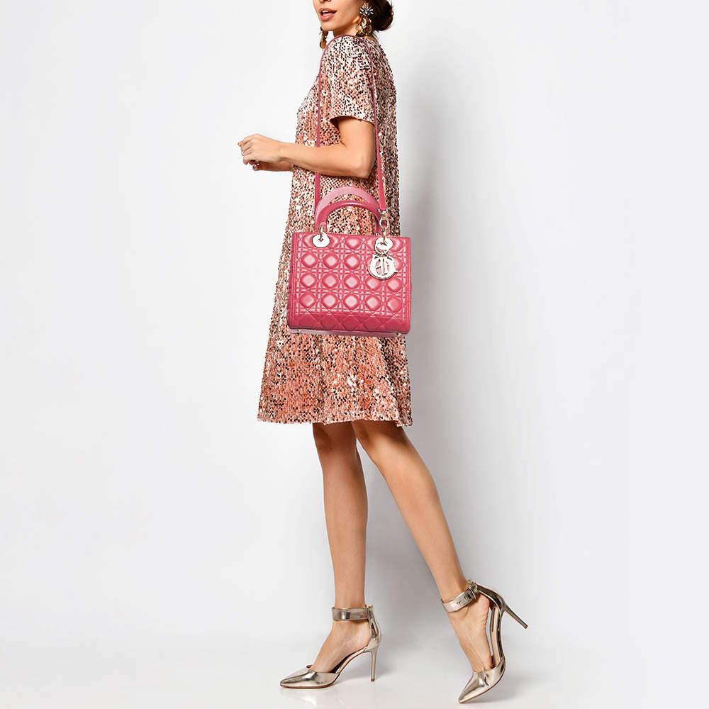 Sac cabas Dior Lady Dior en cuir cannage rose de taille moyenne Bon état - En vente à Dubai, Al Qouz 2