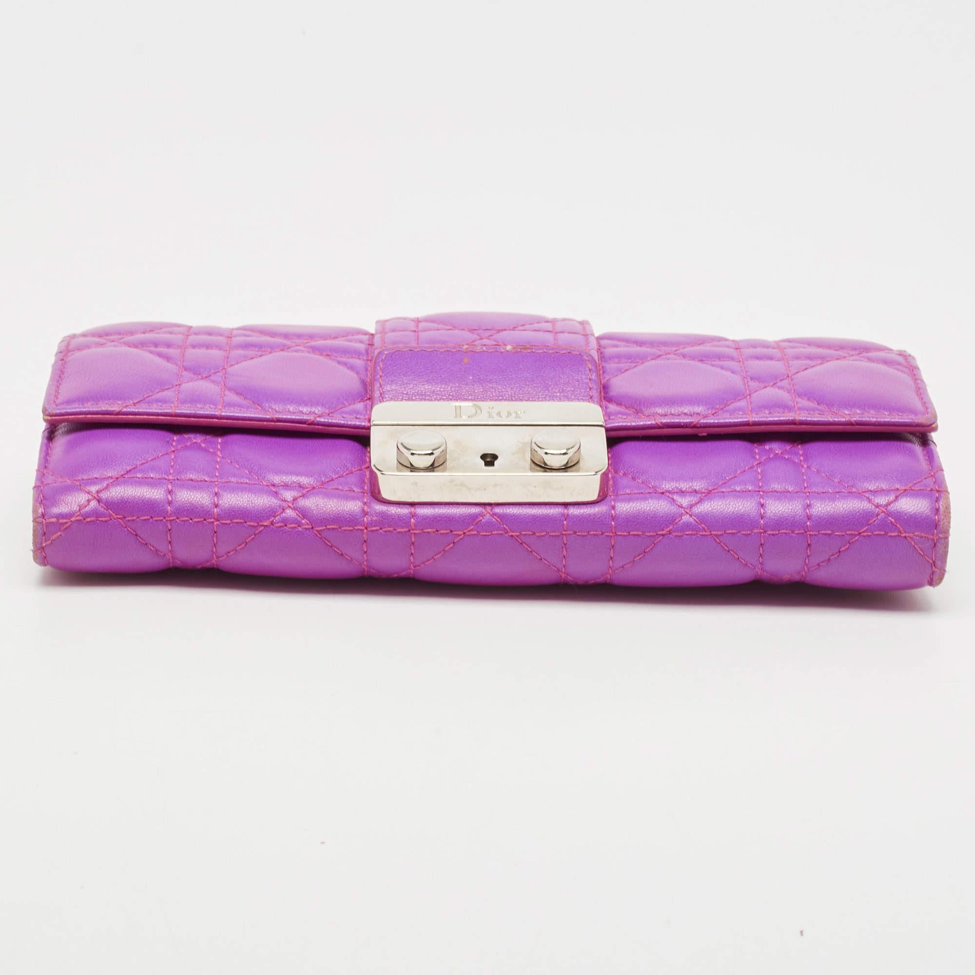 Dior Rosa Cannage Leder Miss Dior Brieftasche an Kette an Kette im Zustand „Gut“ in Dubai, Al Qouz 2