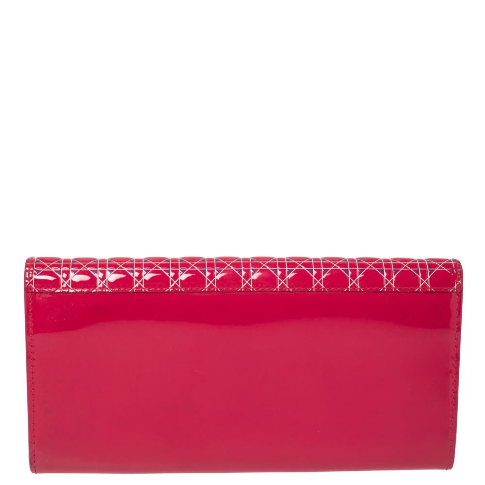 Detailed with Dior’s iconic Cannage quilt, this pink continental wallet has an instantly recognizable charm of luxury. The wallet features a flap design and the interior is equipped to neatly hold your cards, coins, and bills.

