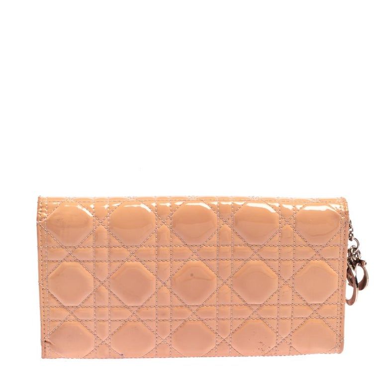 Dior has always been a favorite of countless women when it comes to owning stylish bags. This clutch is one such creation. It is crafted from patent leather and features the signature cannage pattern throughout. It flaunts a front flap closure, DIOR