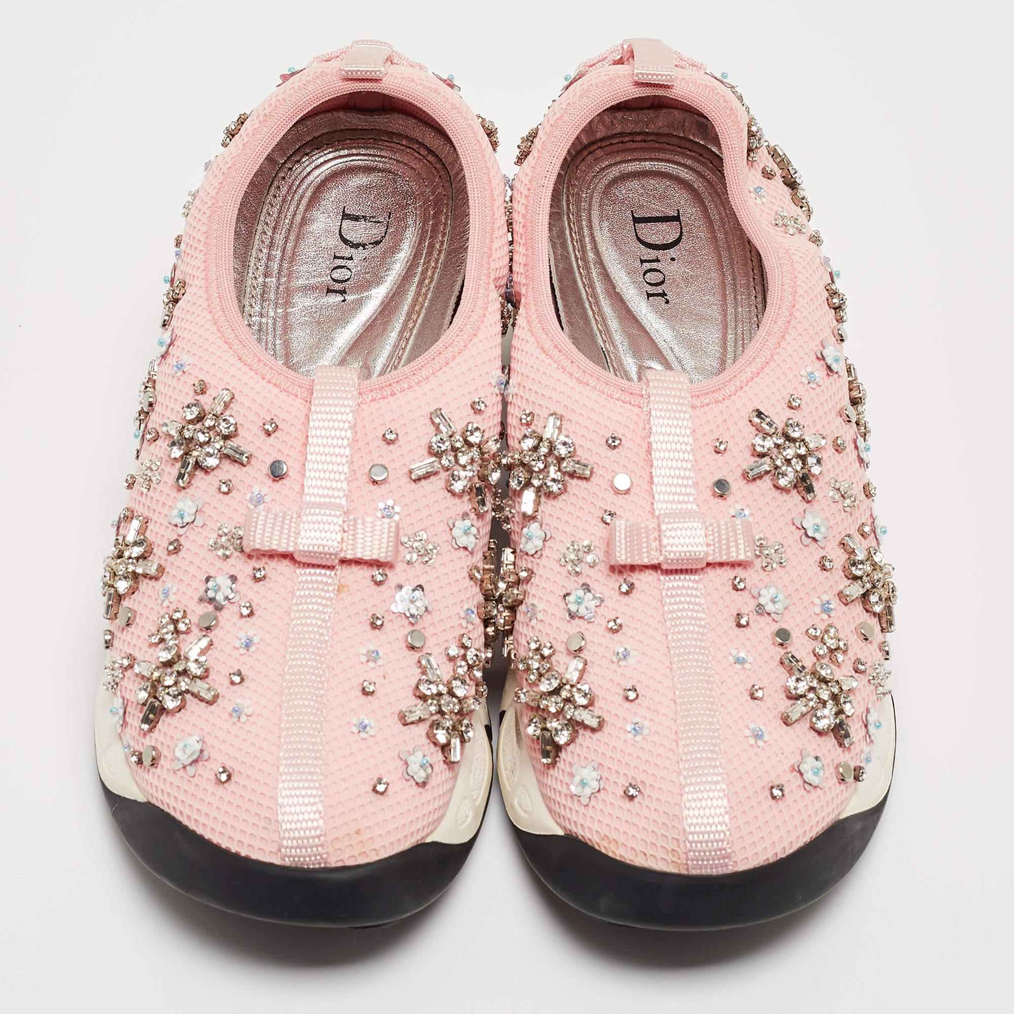 These Dior Fusion sneakers has the perfect amalgamation of a striking appeal and practical ease. Created beautifully from pink mesh, it is decorated with attractive embellishments. The leather insoles and rubber soles makes sure these shoes ensures