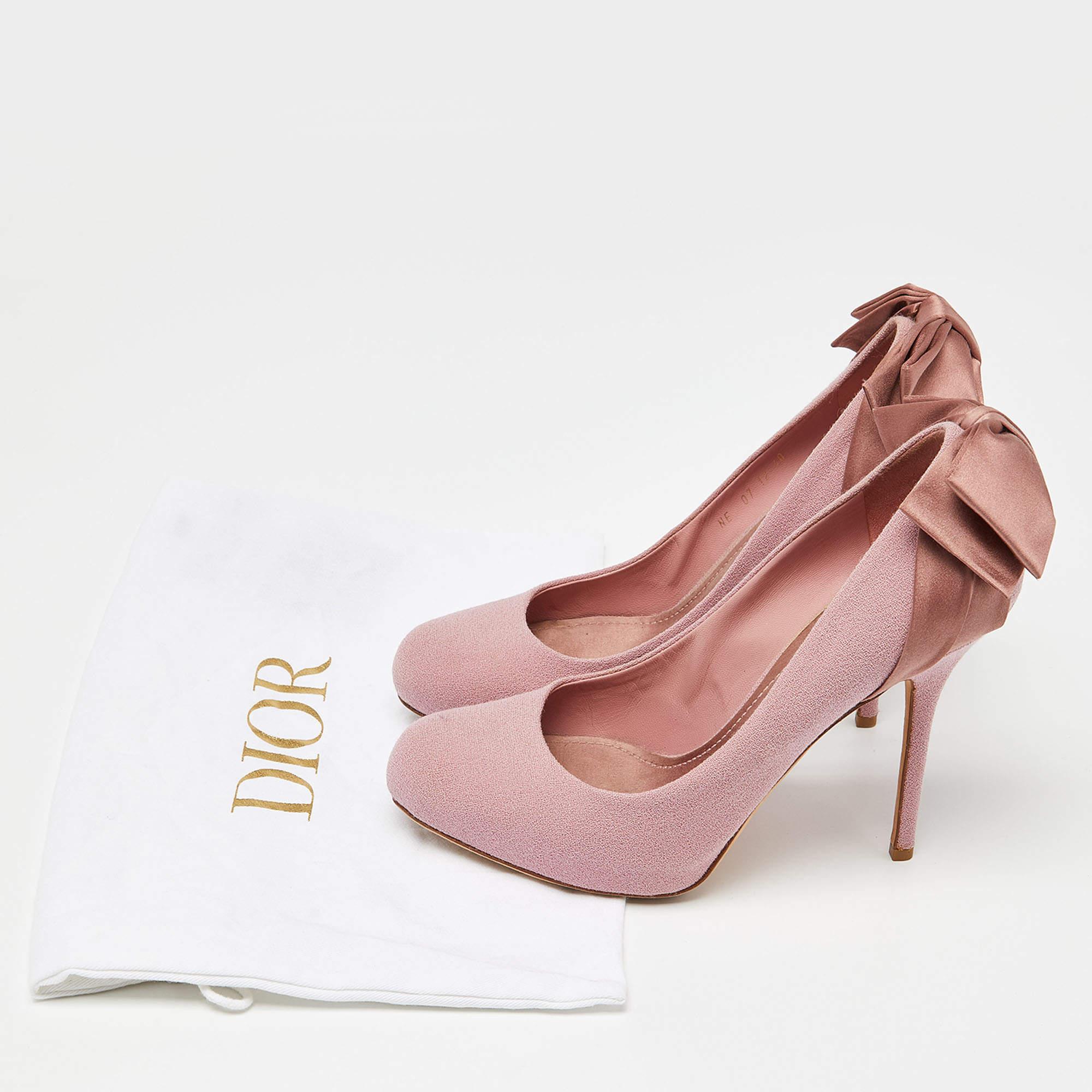 Dior escarpins à bout rond avec nœud en satin rose, taille 40 en vente 5