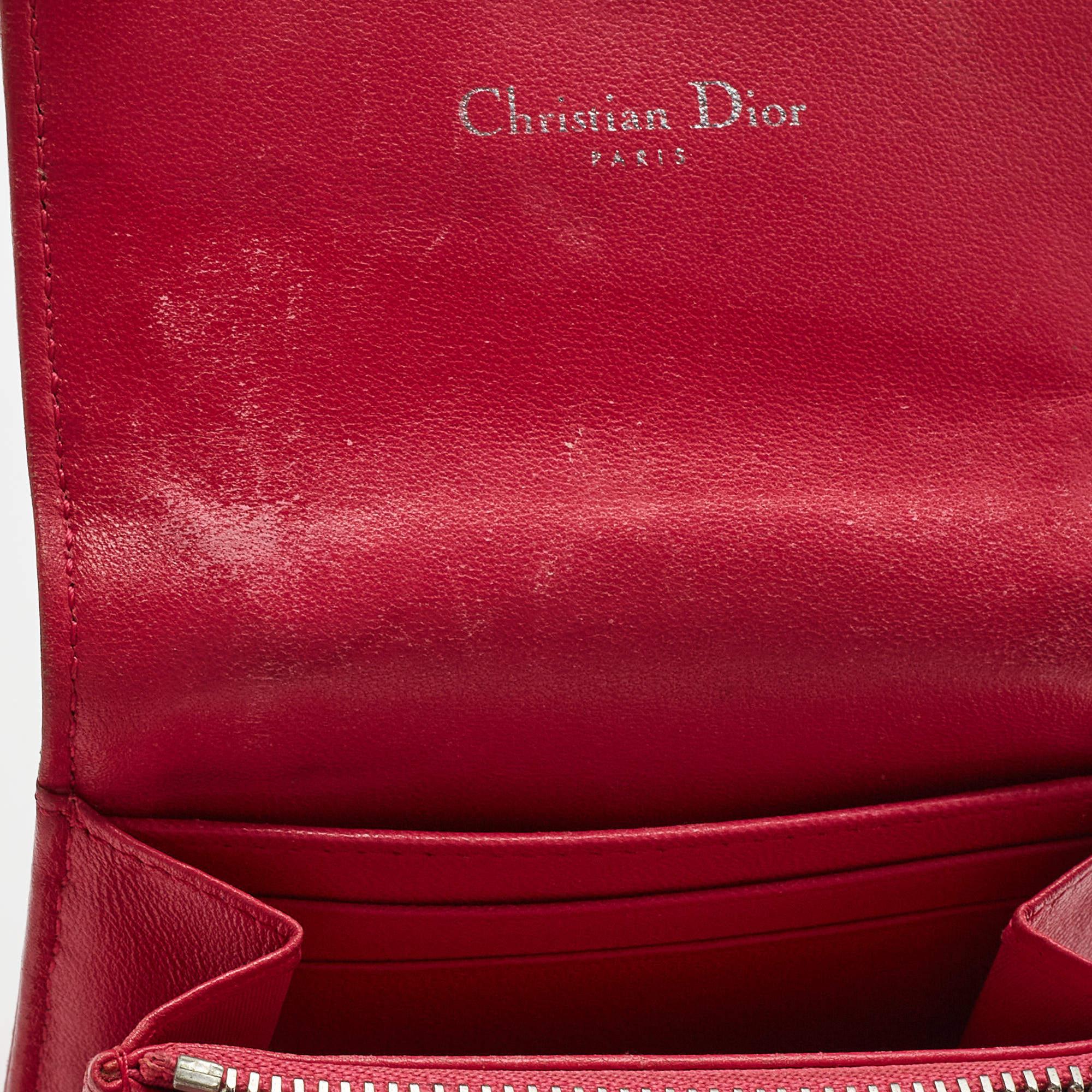 Portafoglio Dior Trifold in pelle rosa Diorama In condizioni discrete in vendita a Dubai, Al Qouz 2