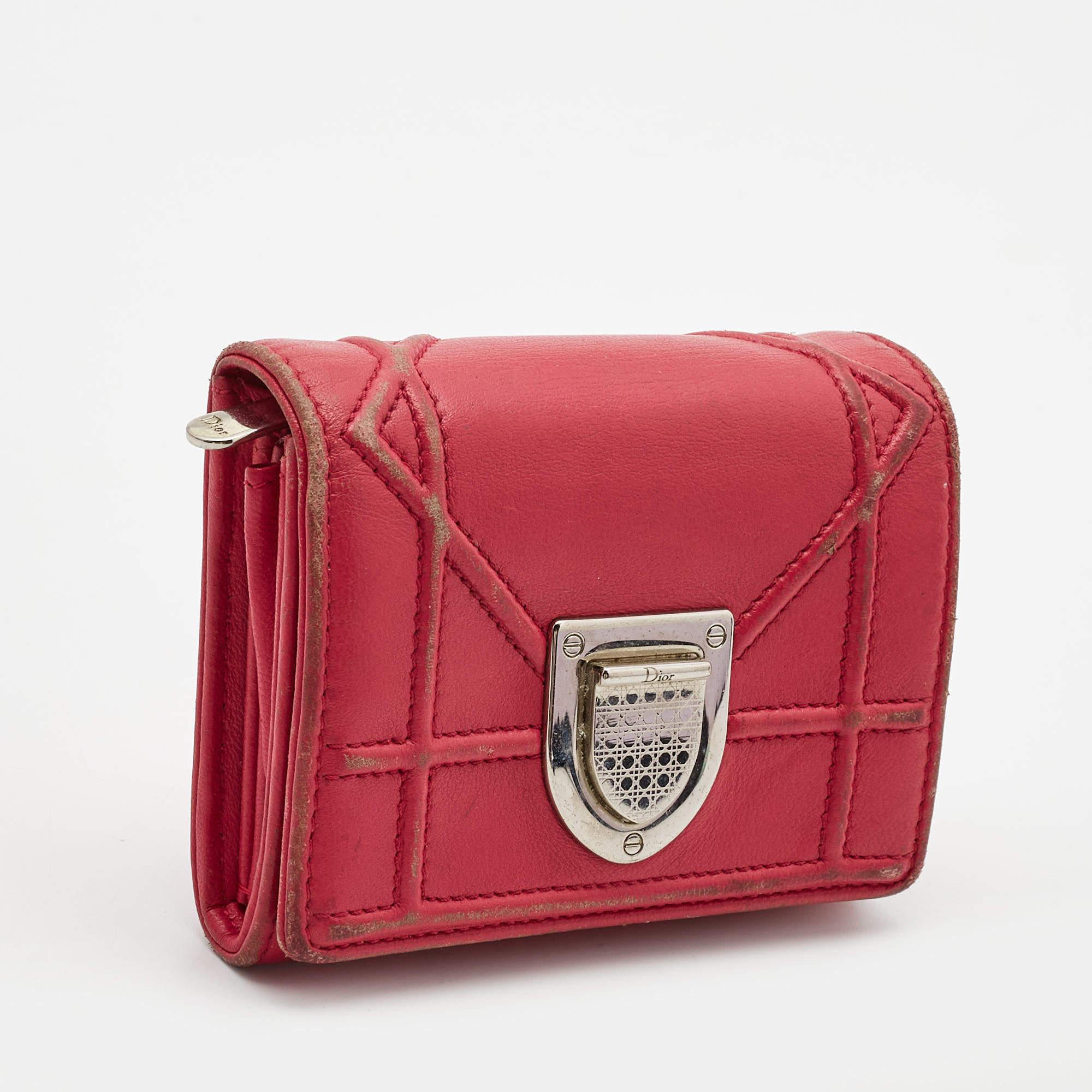 Portafoglio Dior Trifold in pelle rosa Diorama in vendita 2