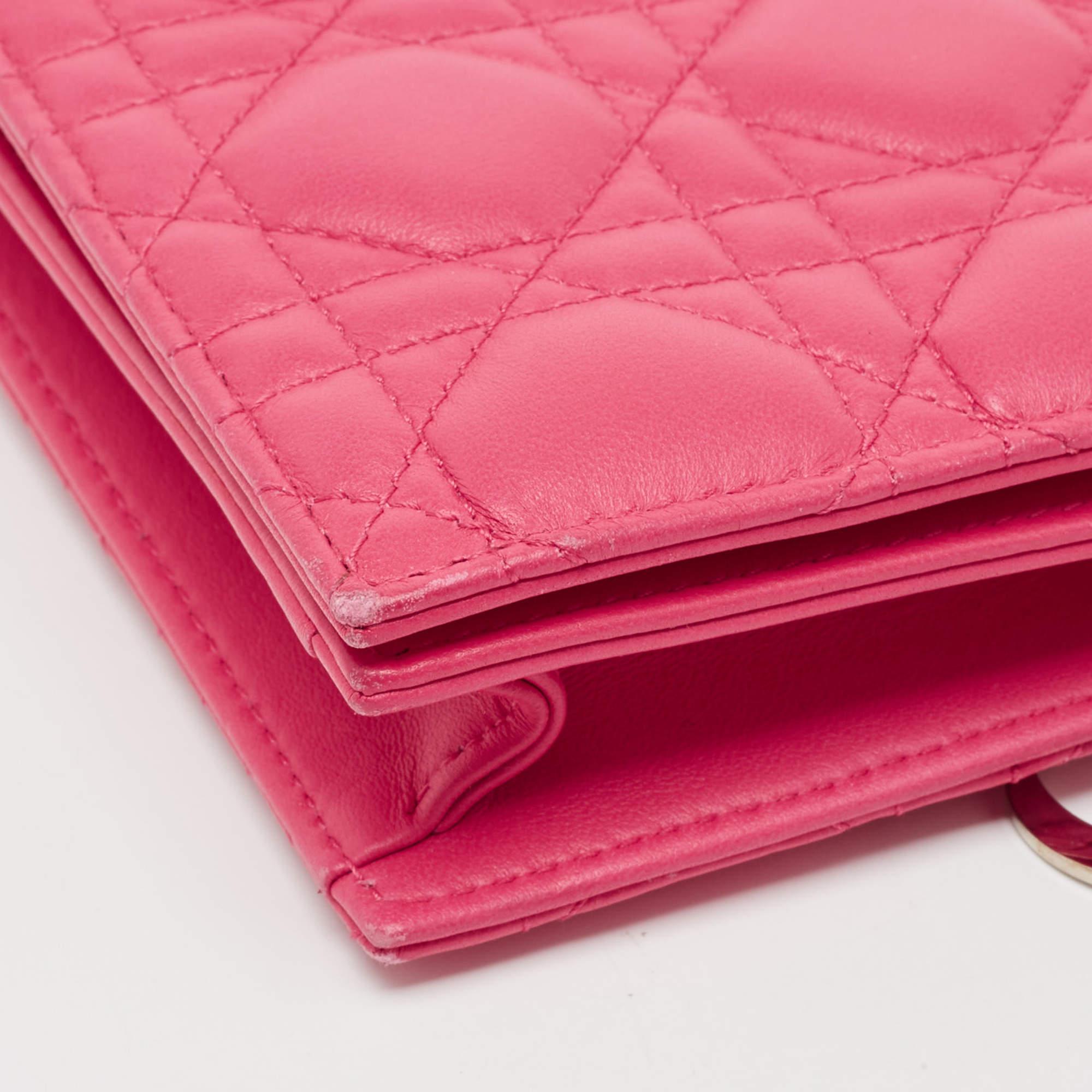 Pochette à chaîne Lady Dior en cuir rose en vente 2