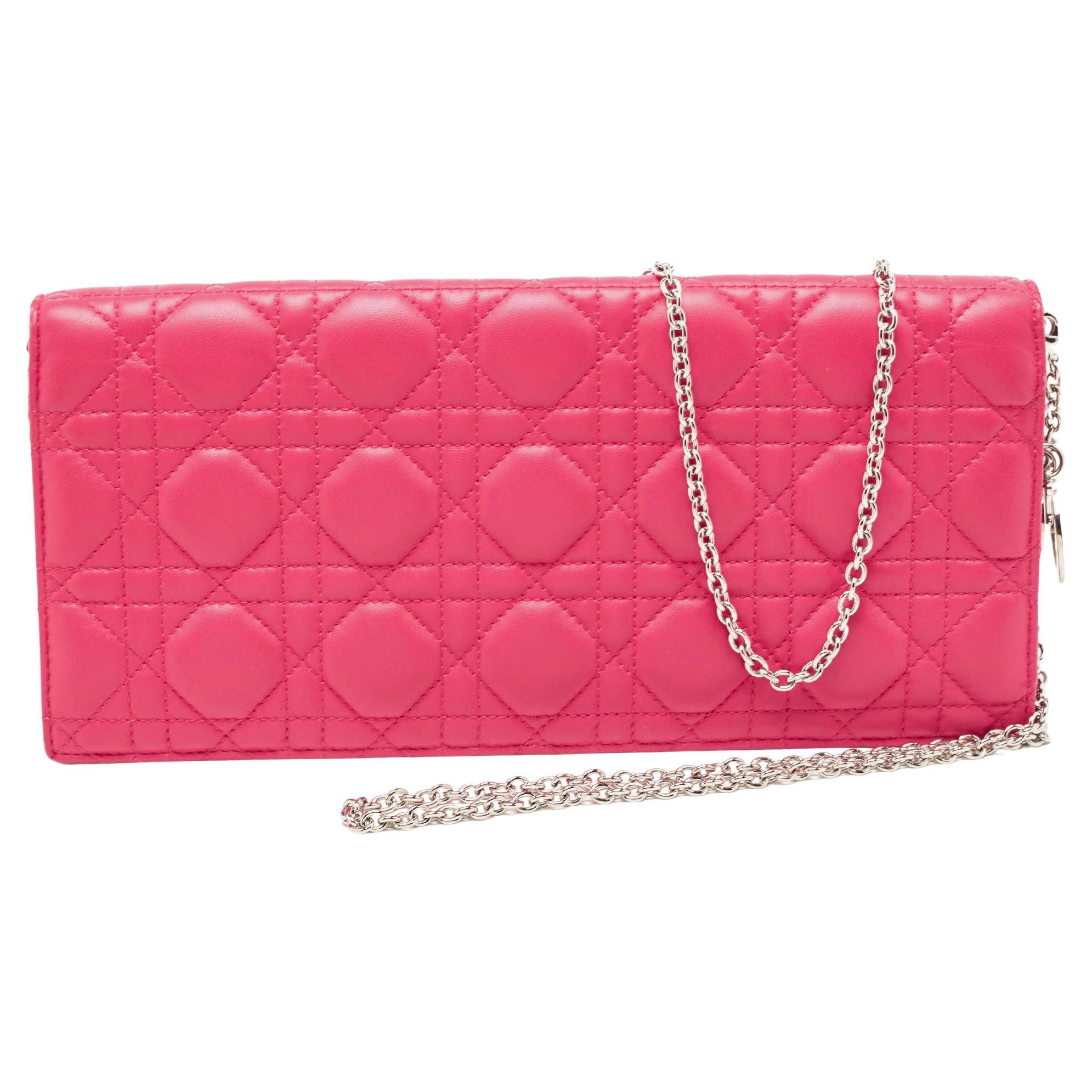 Pochette à chaîne Lady Dior en cuir rose en vente