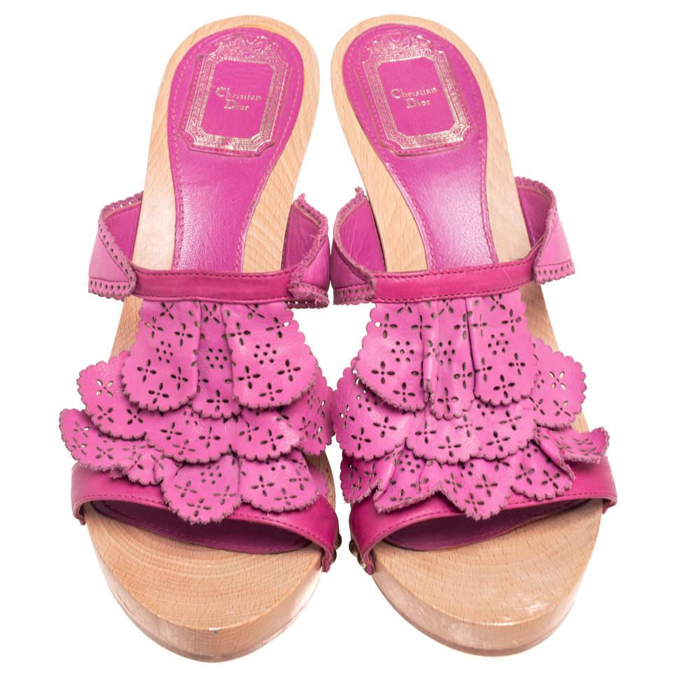 Dior Pink Leather Laser Cut Detail Clog Sandals Size 41 In Good Condition For Sale In Dubai, Al Qouz 2